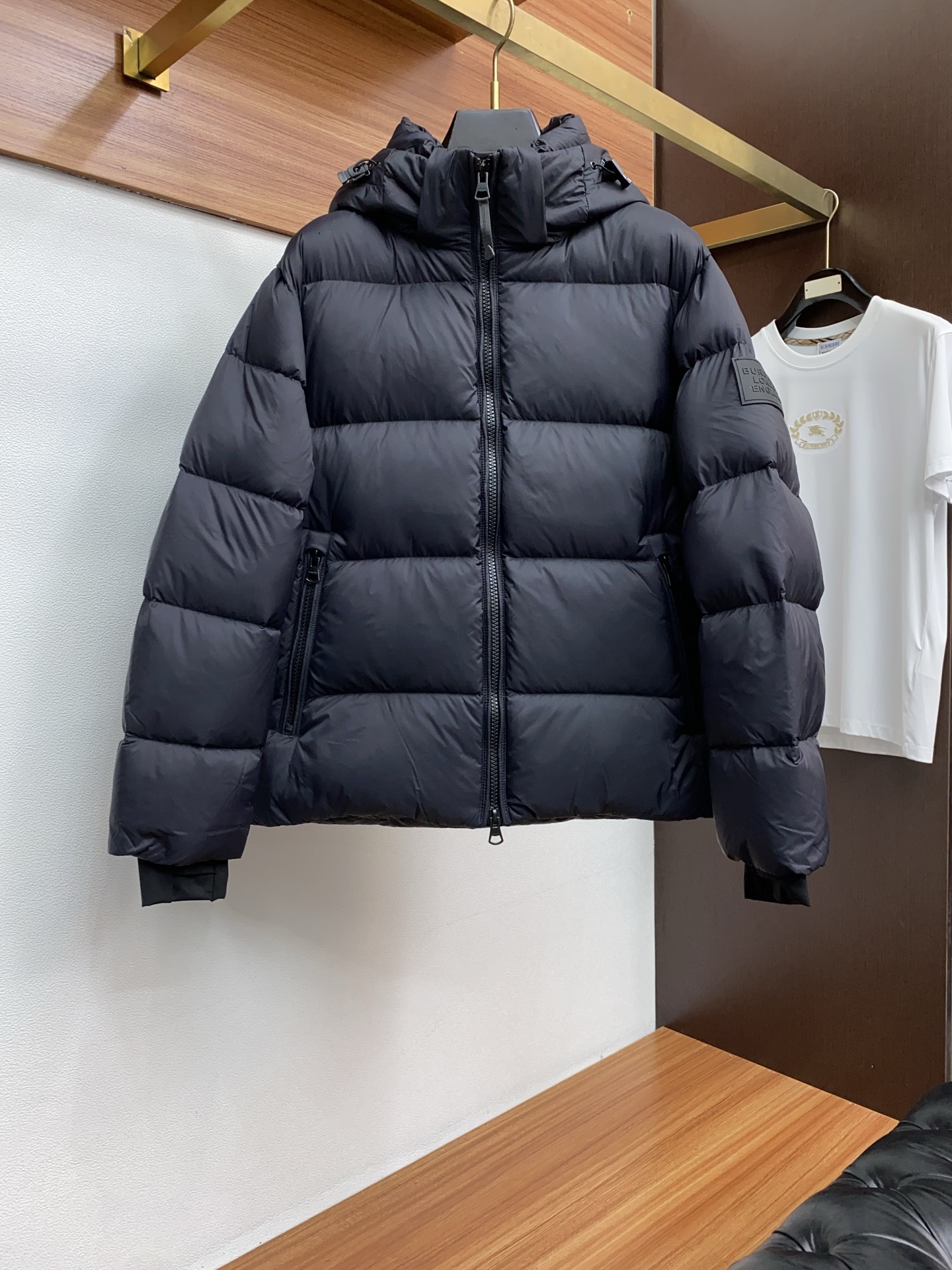 巴宝莉 25秋冬男士时尚羽绒服 轻奢时尚休闲风格，轻盈保暖柔软！低调系列时尚百搭，就是有型！香港贸易订单