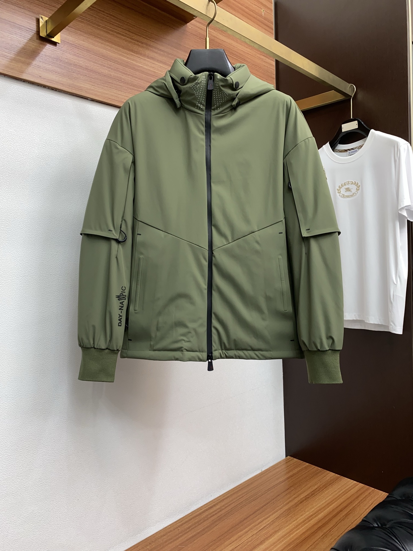 🌾 蒙口 顶级版本专柜同步羽绒服国标90%白鸭绒羽绒服 王牌新单 羽绒服外套！一个我期待了一个下半年的王