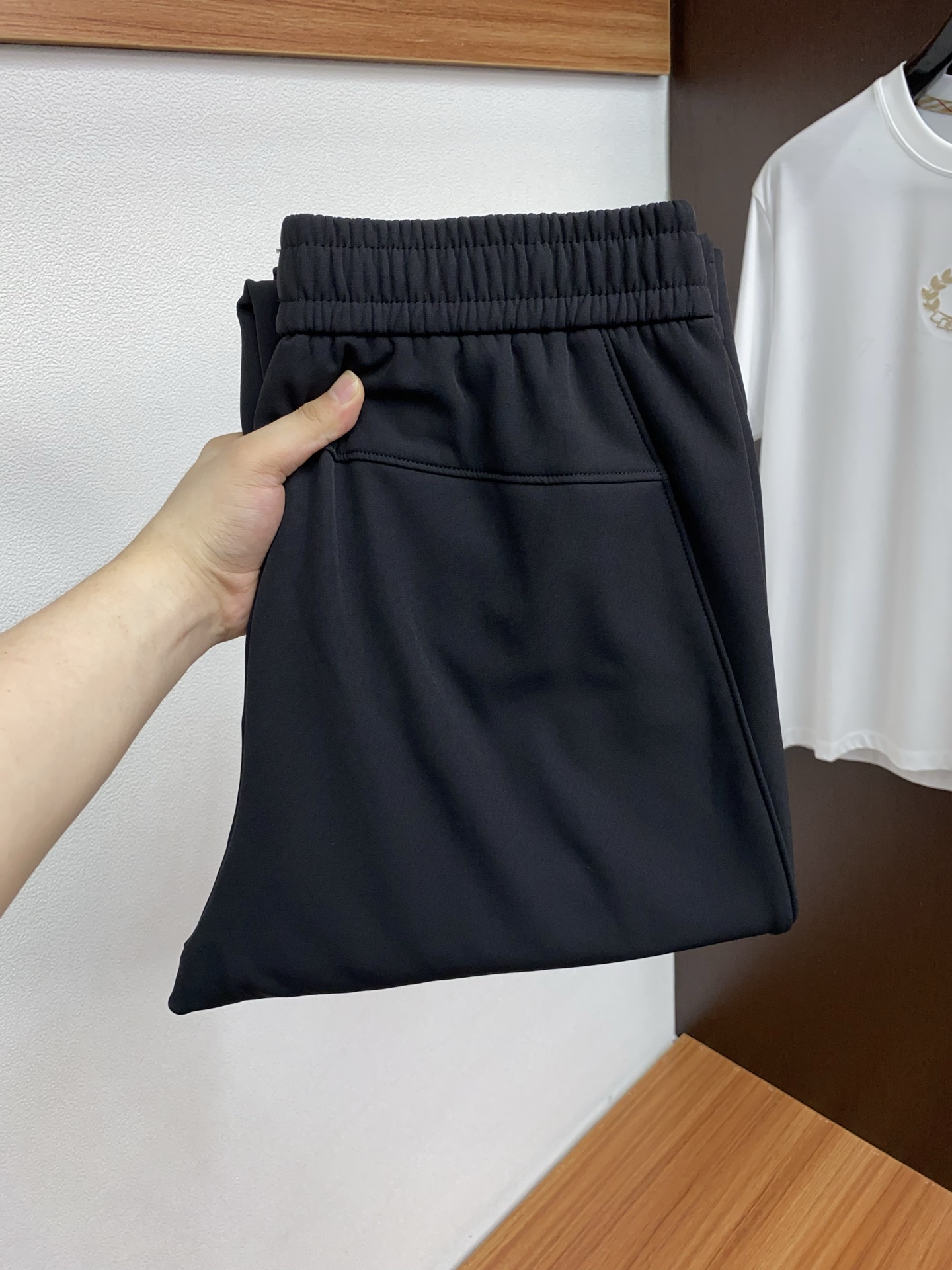 凯乐石 25年秋冬新款防风速干加棉运动休闲裤 干净利落剪裁，都市风十足 采用精纺面料手感软糯干爽，上身效