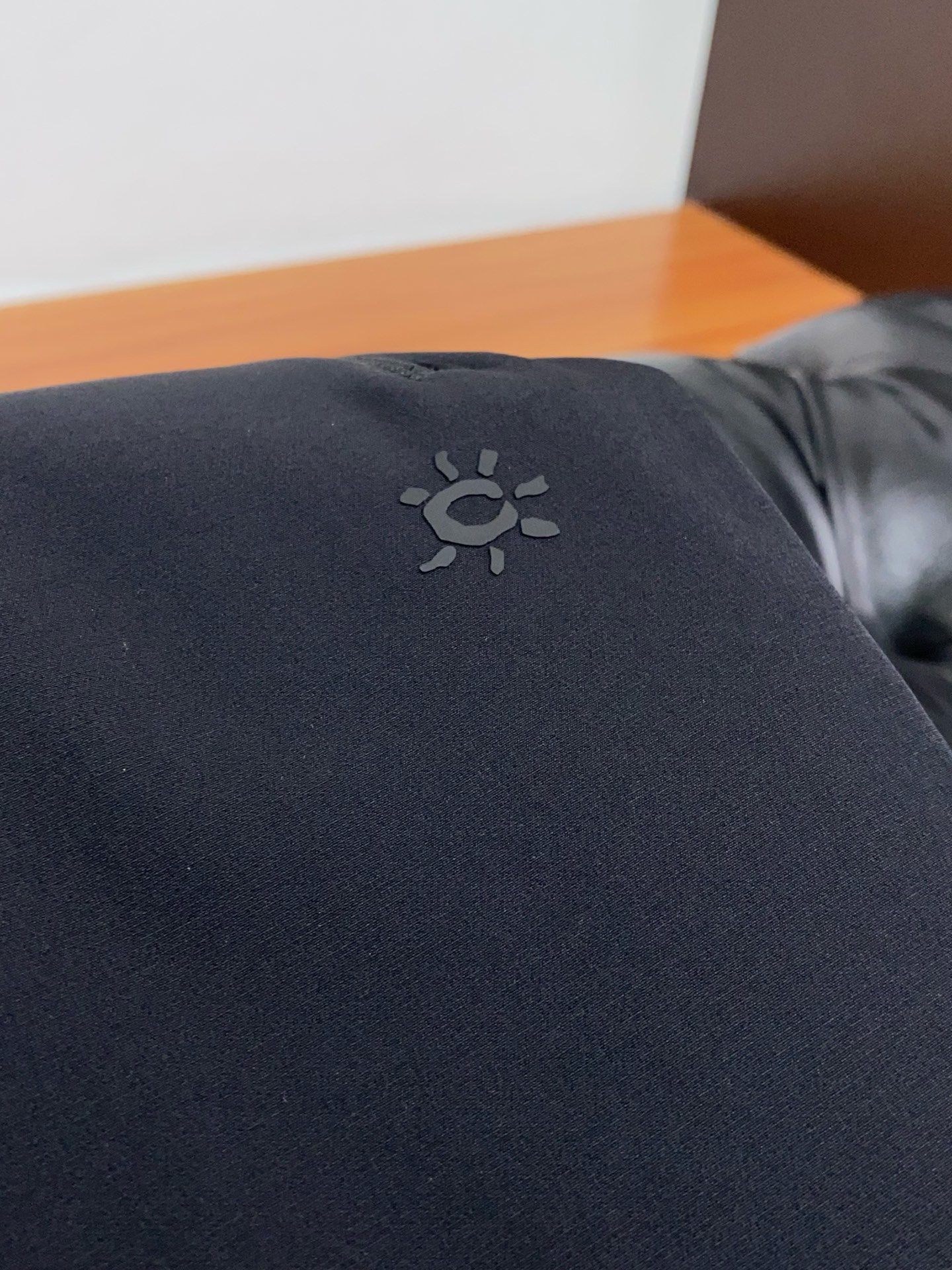 凯乐石 25年秋冬新款防风速干加棉运动休闲裤 干净利落剪裁，都市风十足 采用精纺面料手感软糯干爽，上身效