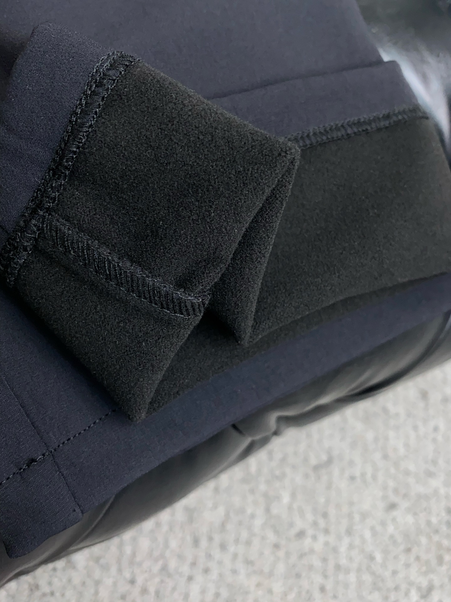 凯乐石 25年秋冬新款防风速干加棉运动休闲裤 干净利落剪裁，都市风十足 采用精纺面料手感软糯干爽，上身效