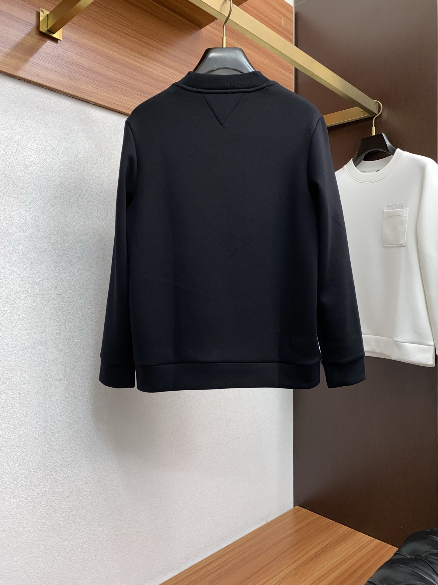 BV 男士高端简约圆领加厚空气棉长袖卫衣 ，香港洋行渠道货，纯正血统品质，25年秋冬 新款，经典王牌系列