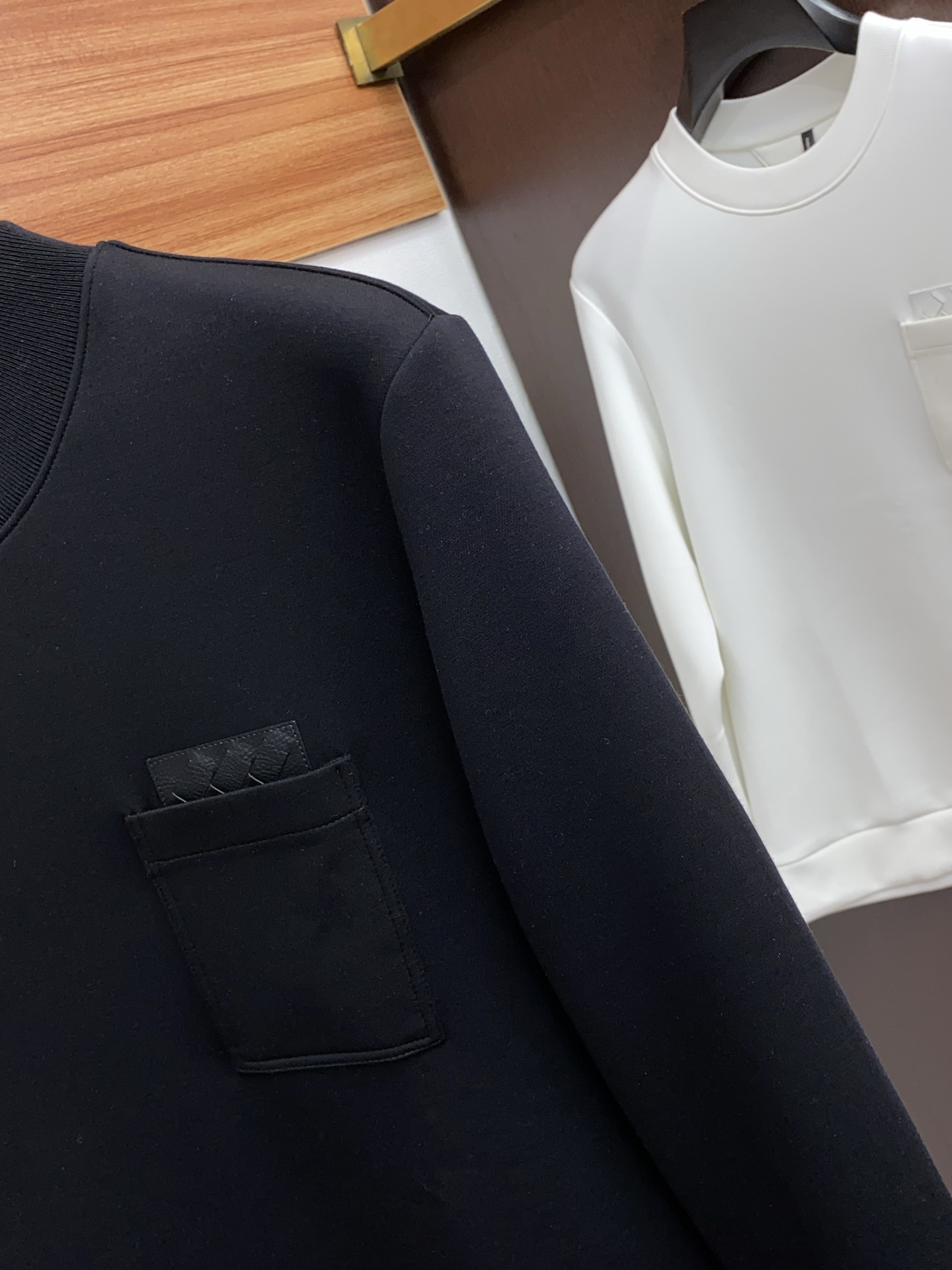 BV 男士高端简约圆领加厚空气棉长袖卫衣 ，香港洋行渠道货，纯正血统品质，25年秋冬 新款，经典王牌系列