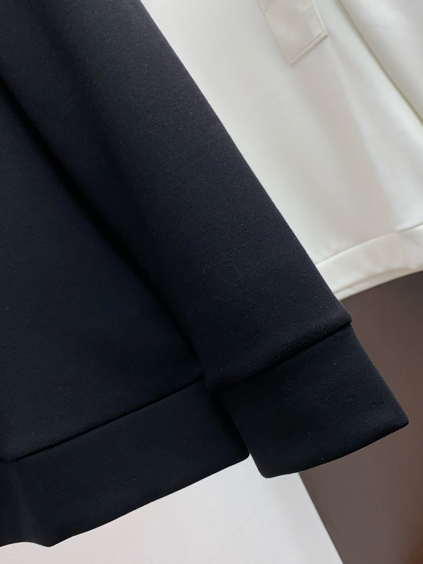 BV 男士高端简约圆领加厚空气棉长袖卫衣 ，香港洋行渠道货，纯正血统品质，25年秋冬 新款，经典王牌系列