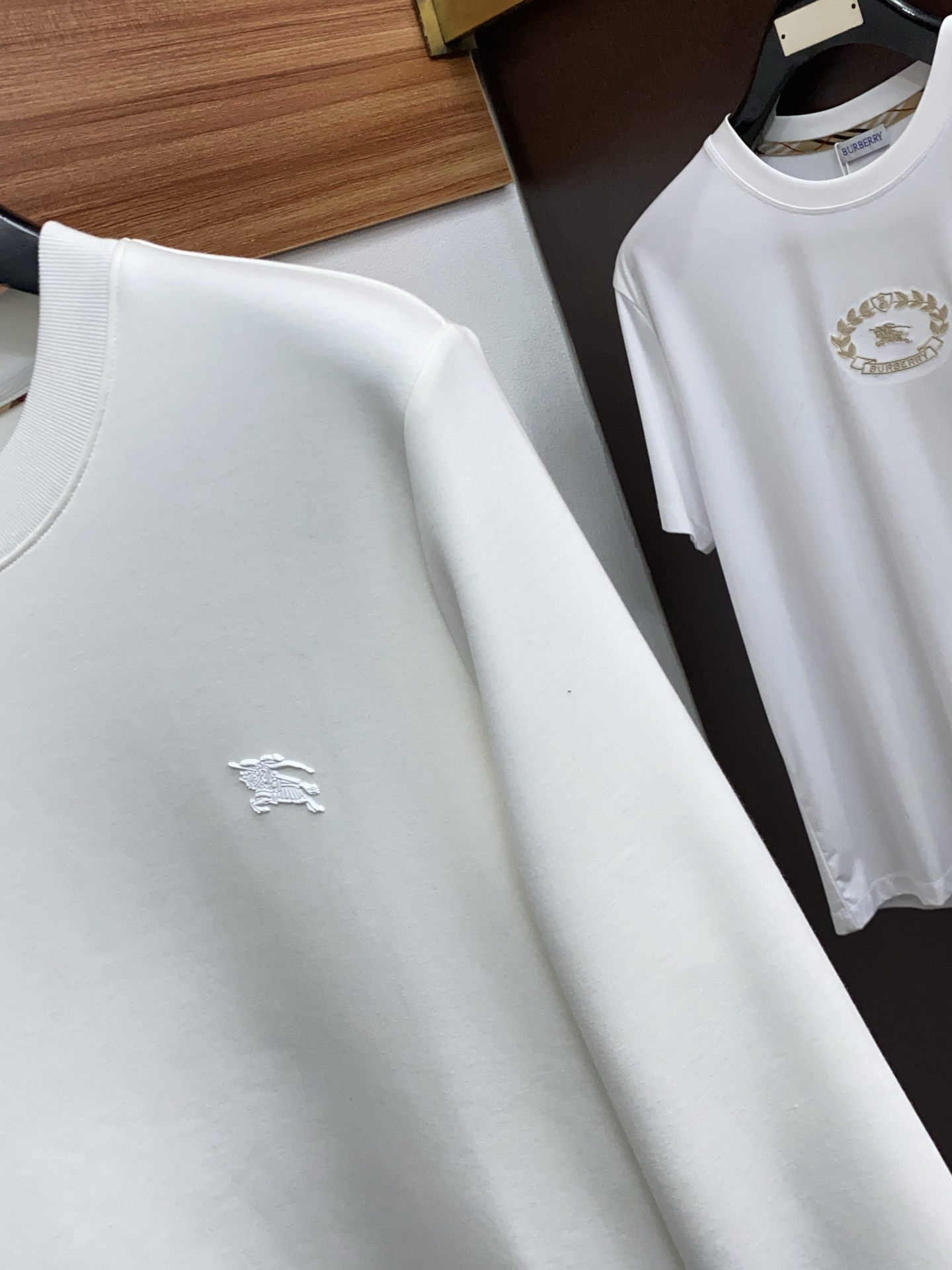 巴宝莉 男士高端简约圆领加厚空气棉长袖卫衣 ，香港洋行渠道货，纯正血统品质，25年秋冬 新款，经典王牌系