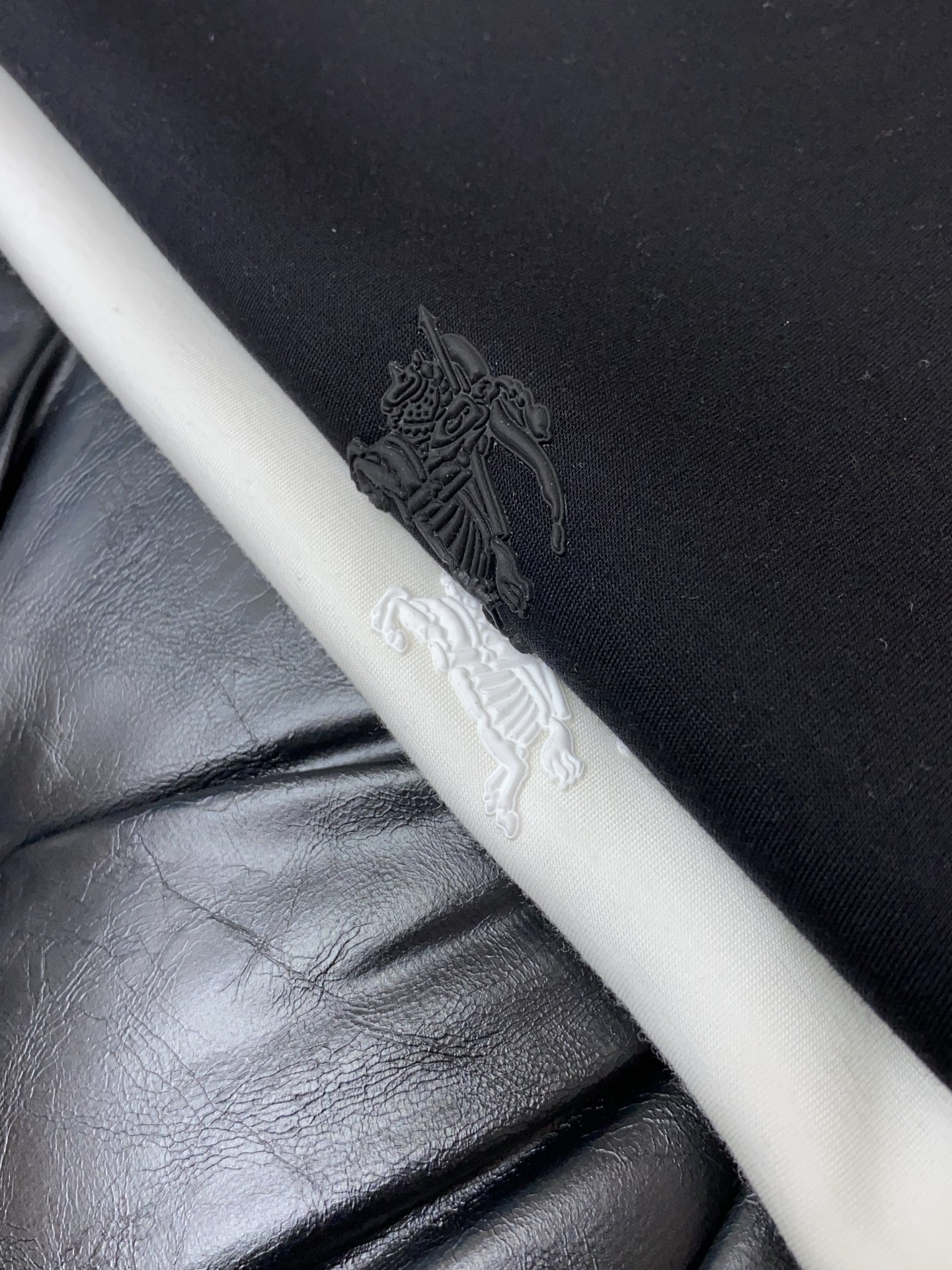 巴宝莉 男士高端简约圆领加厚空气棉长袖卫衣 ，香港洋行渠道货，纯正血统品质，25年秋冬 新款，经典王牌系