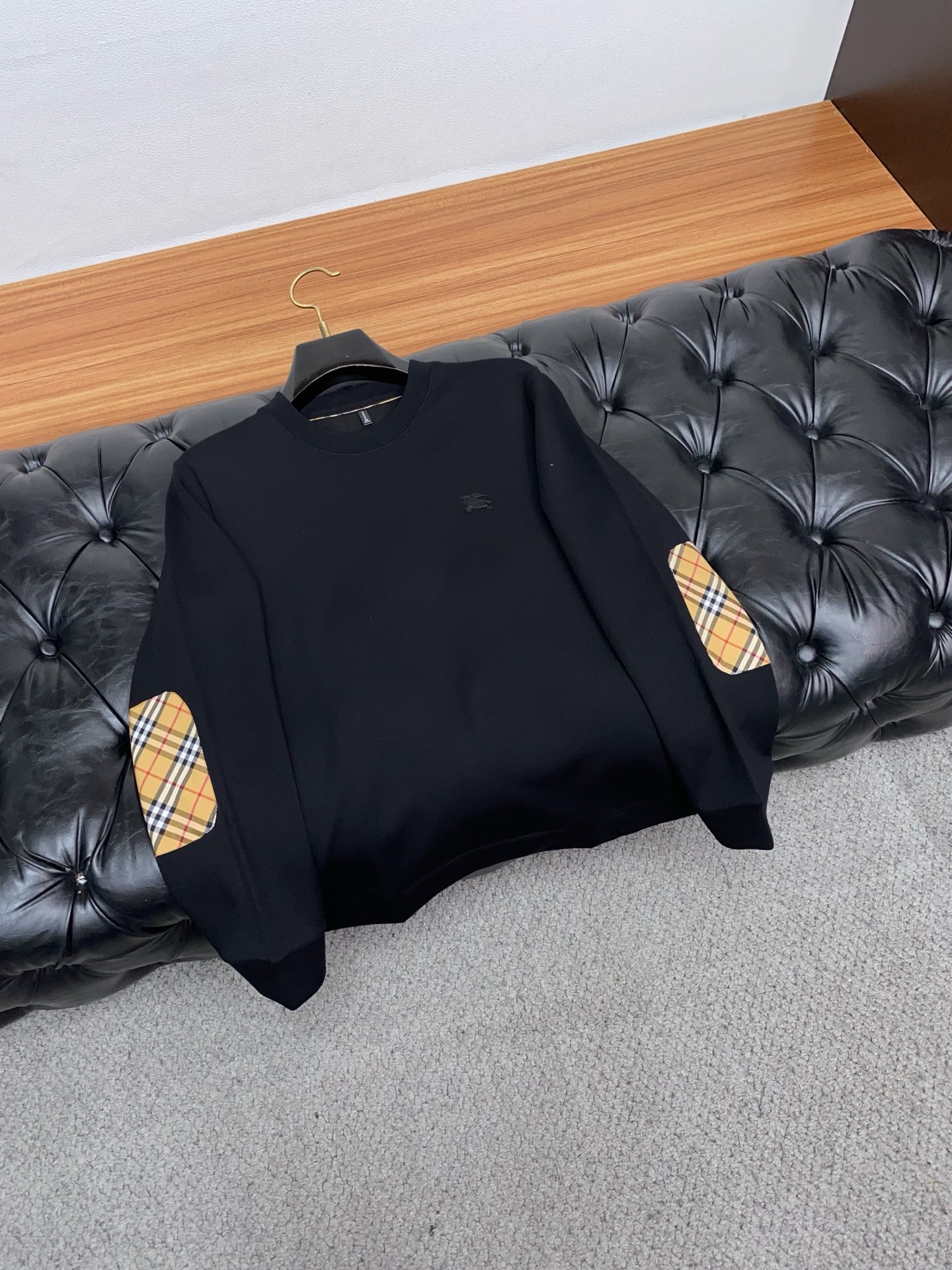 巴宝莉 男士高端简约圆领加厚空气棉长袖卫衣 ，香港洋行渠道货，纯正血统品质，25年秋冬 新款，经典王牌系