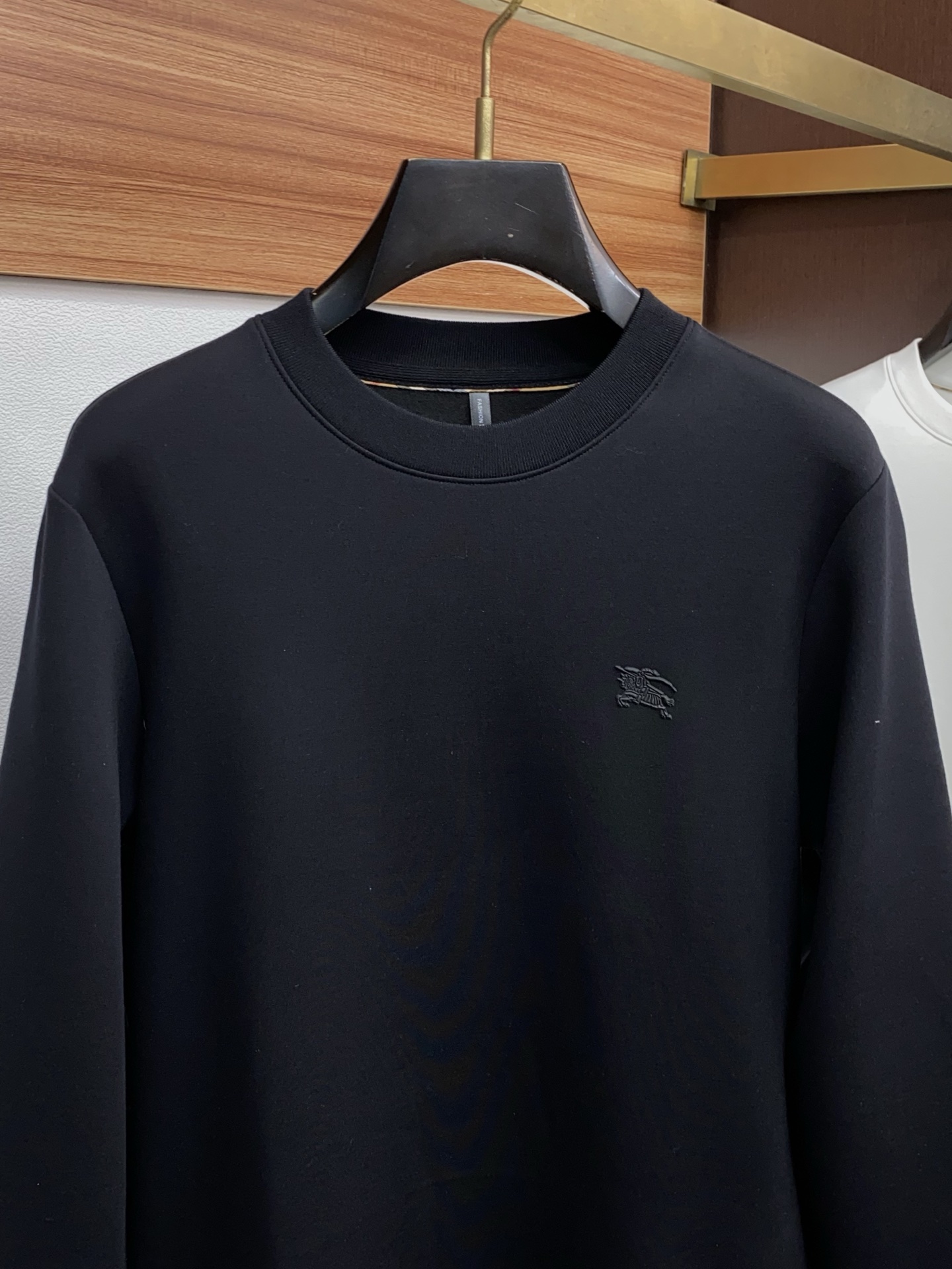 巴宝莉 男士高端简约圆领加厚空气棉长袖卫衣 ，香港洋行渠道货，纯正血统品质，25年秋冬 新款，经典王牌系