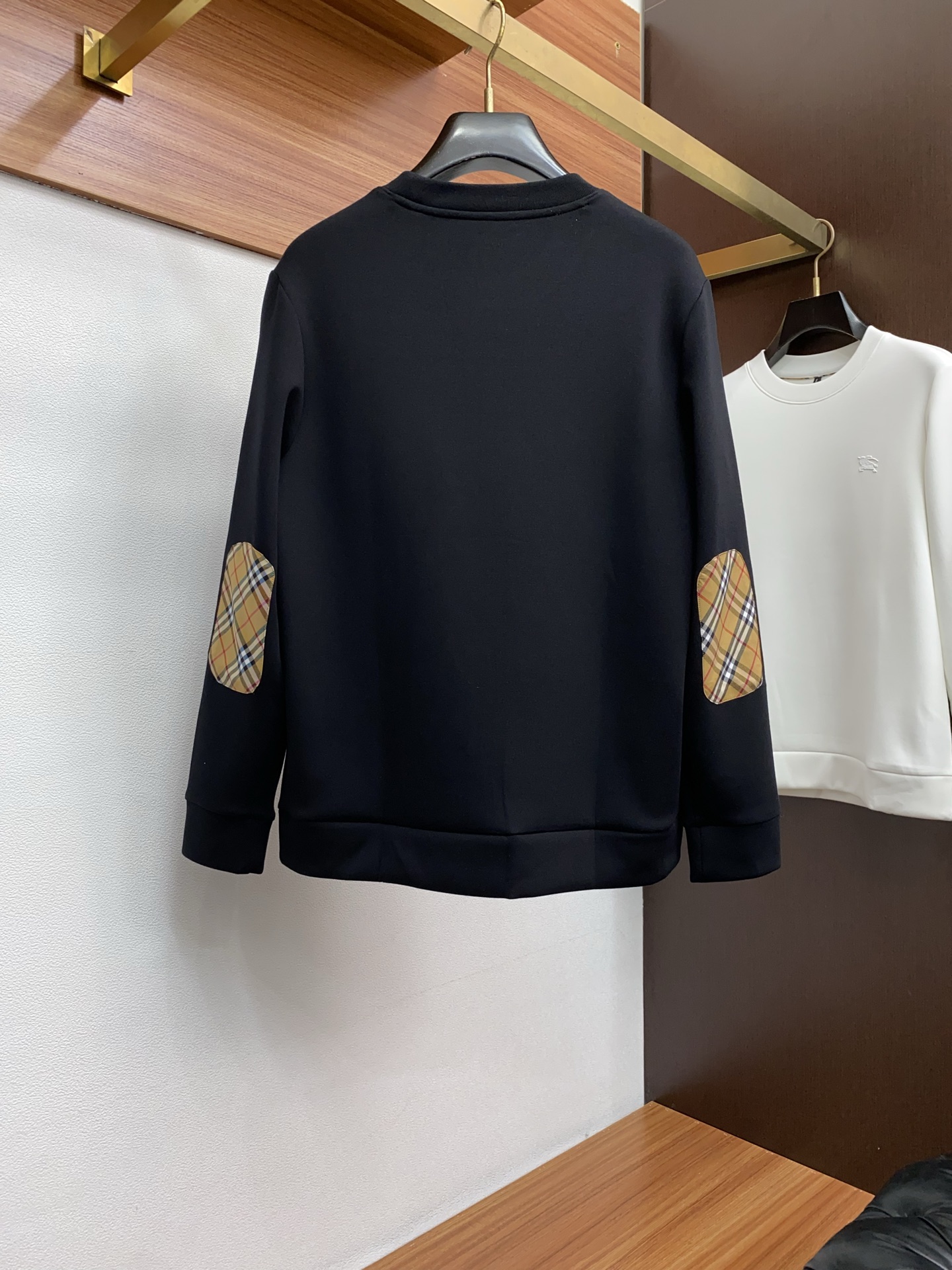 巴宝莉 男士高端简约圆领加厚空气棉长袖卫衣 ，香港洋行渠道货，纯正血统品质，25年秋冬 新款，经典王牌系