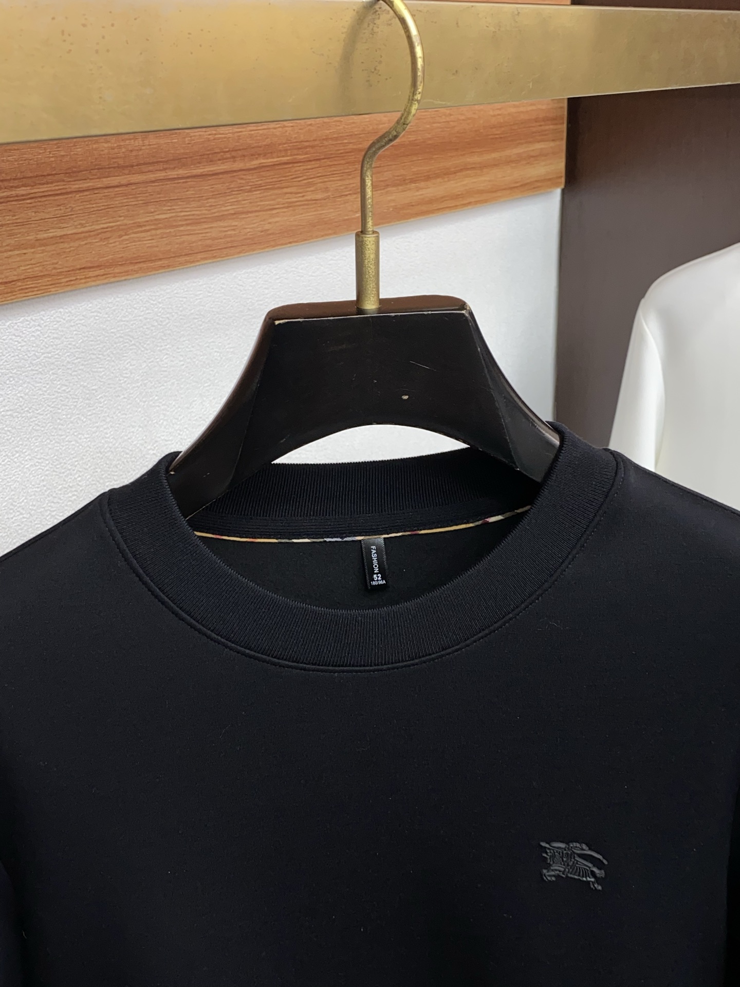 巴宝莉 男士高端简约圆领加厚空气棉长袖卫衣 ，香港洋行渠道货，纯正血统品质，25年秋冬 新款，经典王牌系