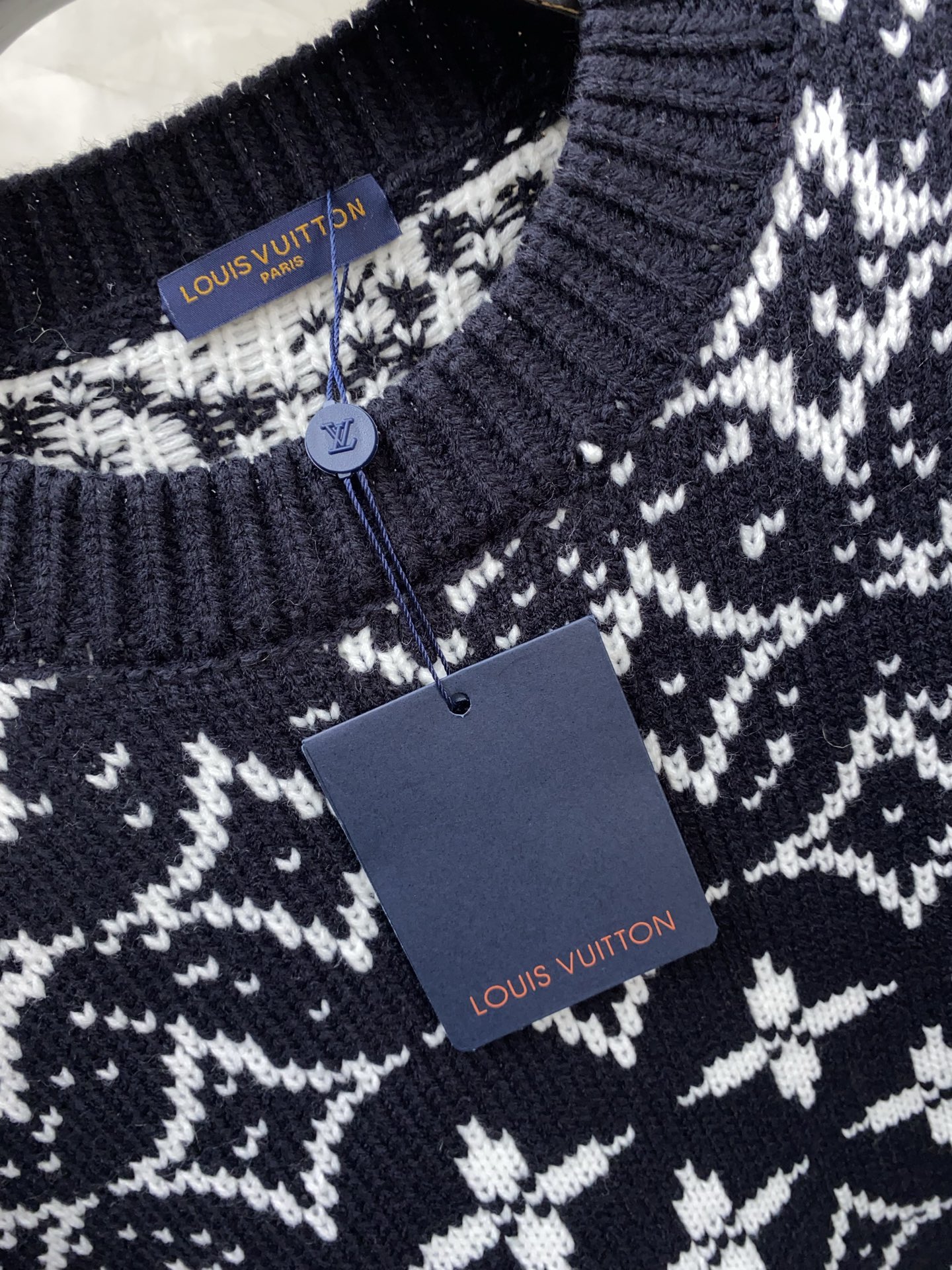 1v路易威登 2025秋冬新款简约百搭款羊毛混纺长袖毛衣 精致工艺专柜面料，顶级元素融合打造，潮男时尚，