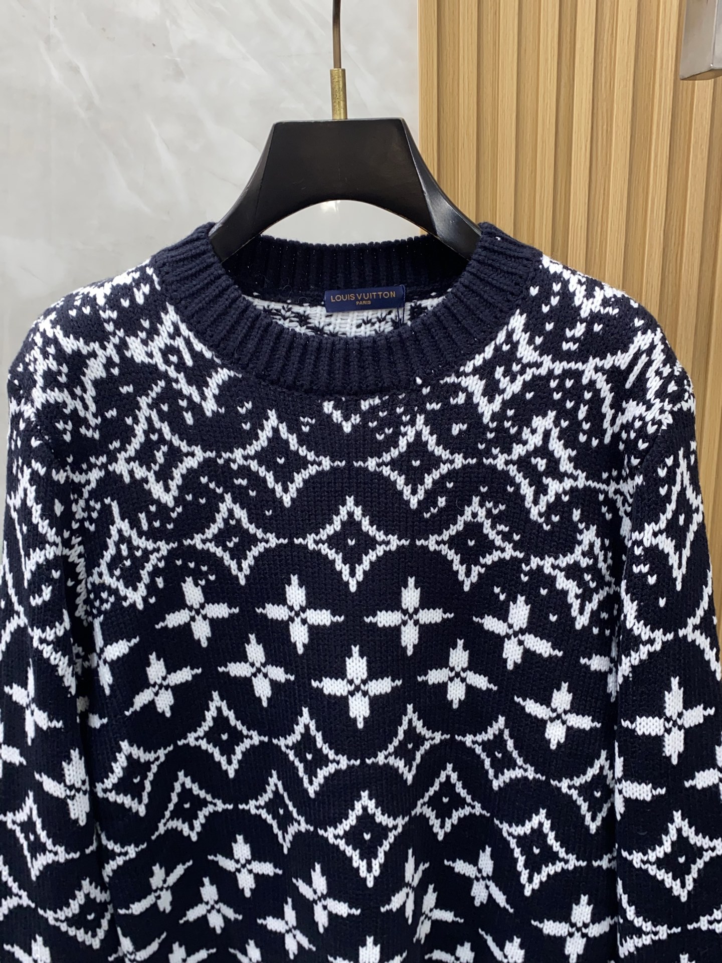 1v路易威登 2025秋冬新款简约百搭款羊毛混纺长袖毛衣 精致工艺专柜面料，顶级元素融合打造，潮男时尚，