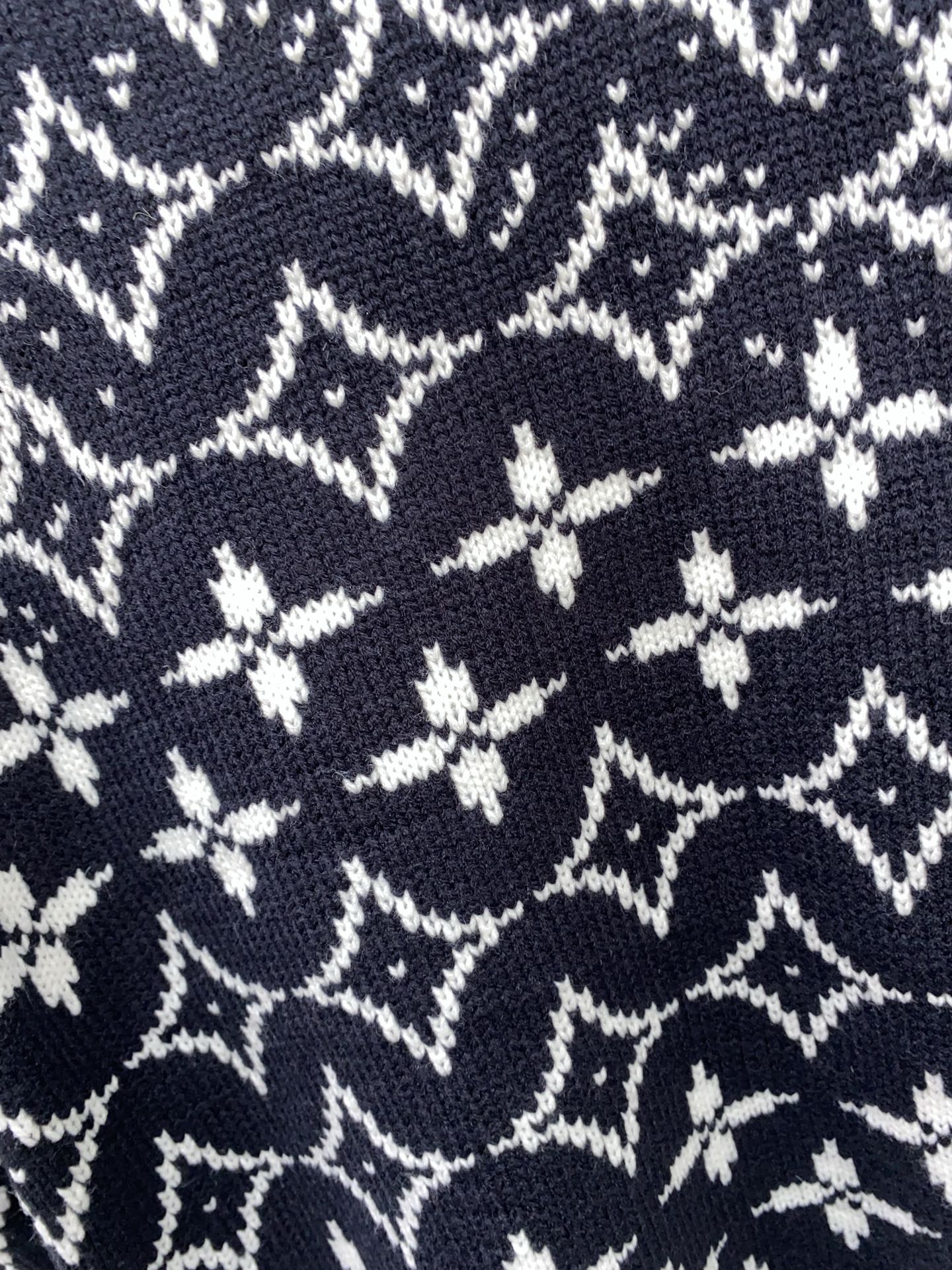 1v路易威登 2025秋冬新款简约百搭款羊毛混纺长袖毛衣 精致工艺专柜面料，顶级元素融合打造，潮男时尚，