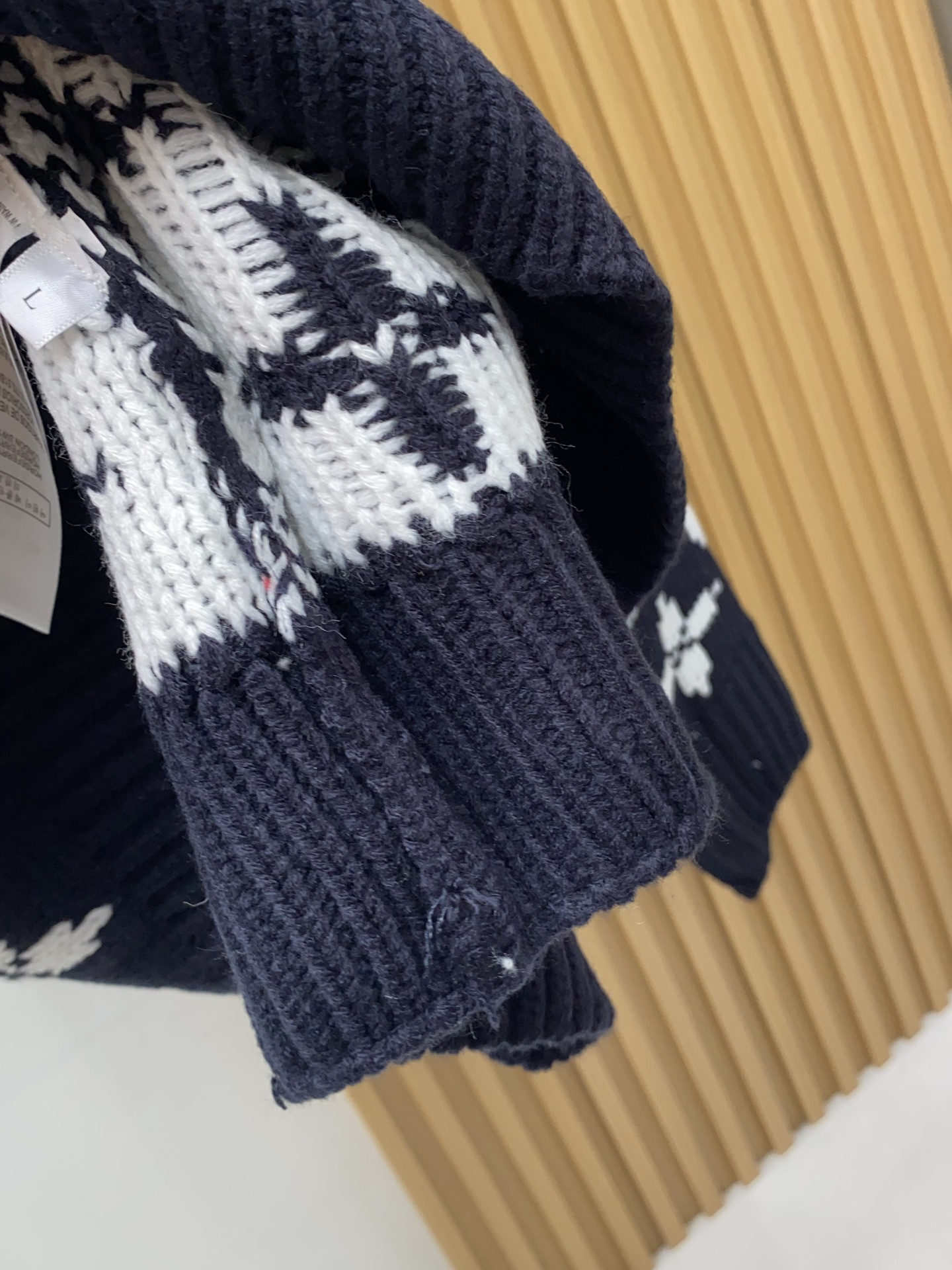 1v路易威登 2025秋冬新款简约百搭款羊毛混纺长袖毛衣 精致工艺专柜面料，顶级元素融合打造，潮男时尚，