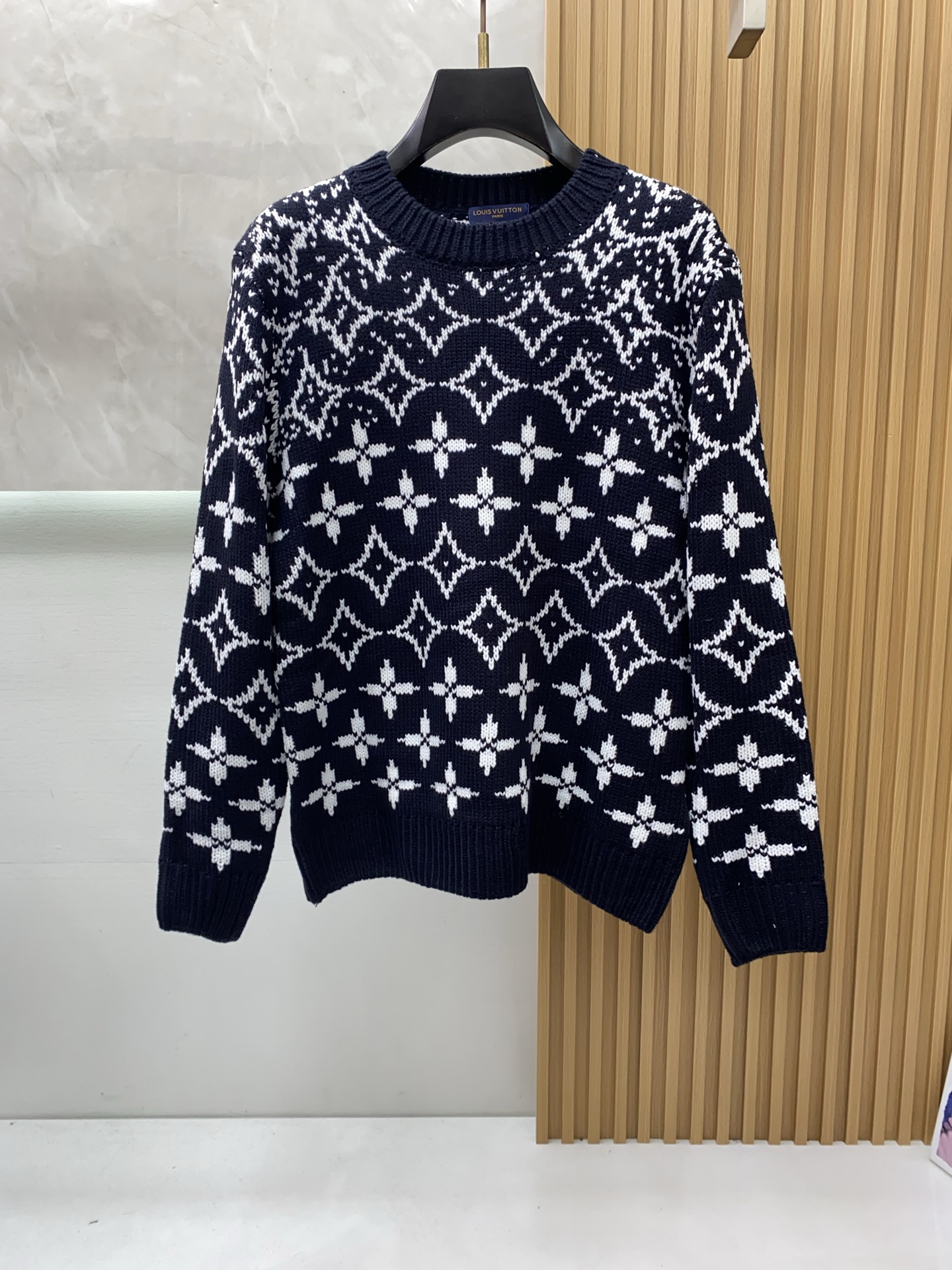 1v路易威登 2025秋冬新款简约百搭款羊毛混纺长袖毛衣 精致工艺专柜面料，顶级元素融合打造，潮男时尚，