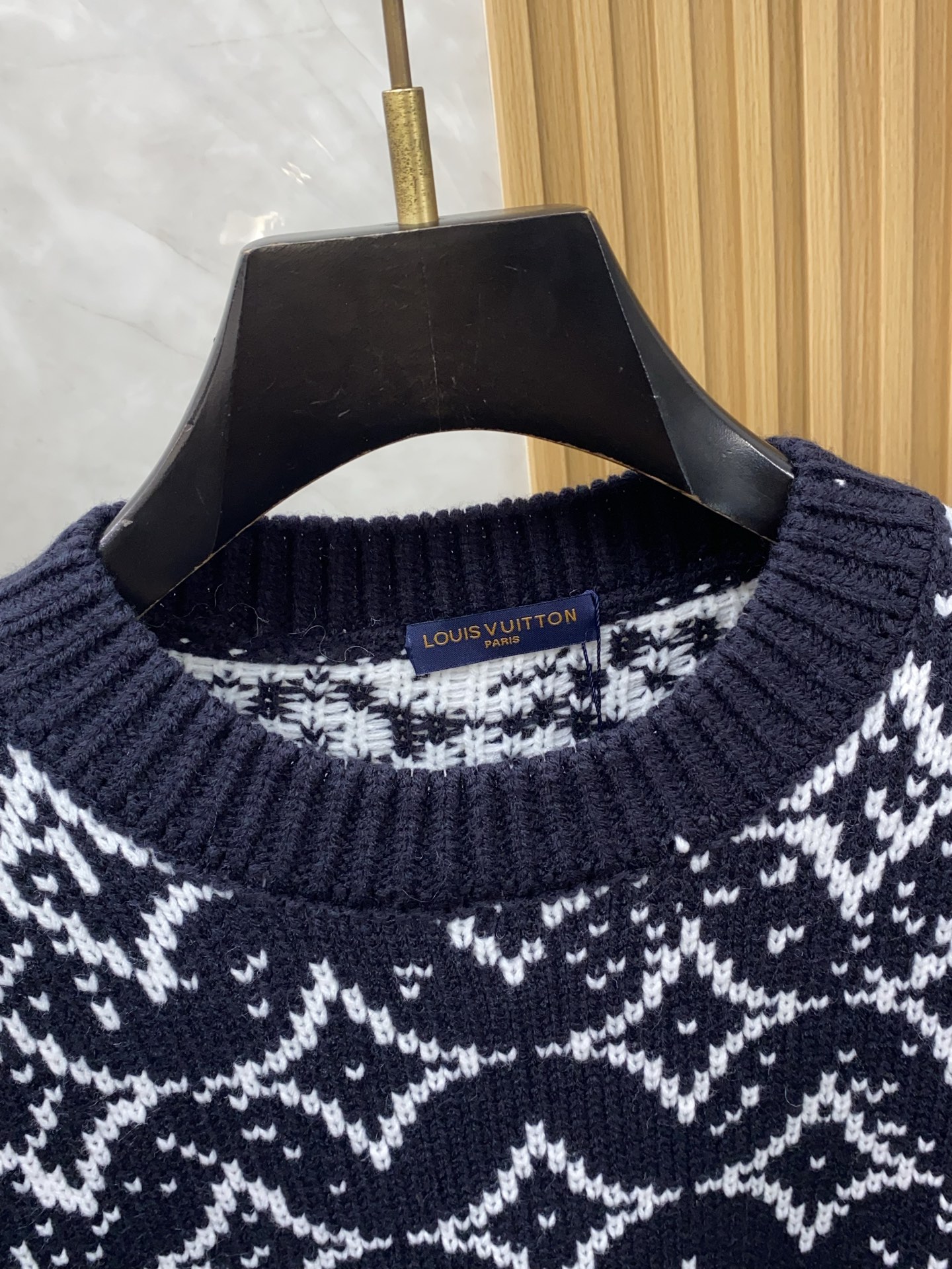 1v路易威登 2025秋冬新款简约百搭款羊毛混纺长袖毛衣 精致工艺专柜面料，顶级元素融合打造，潮男时尚，