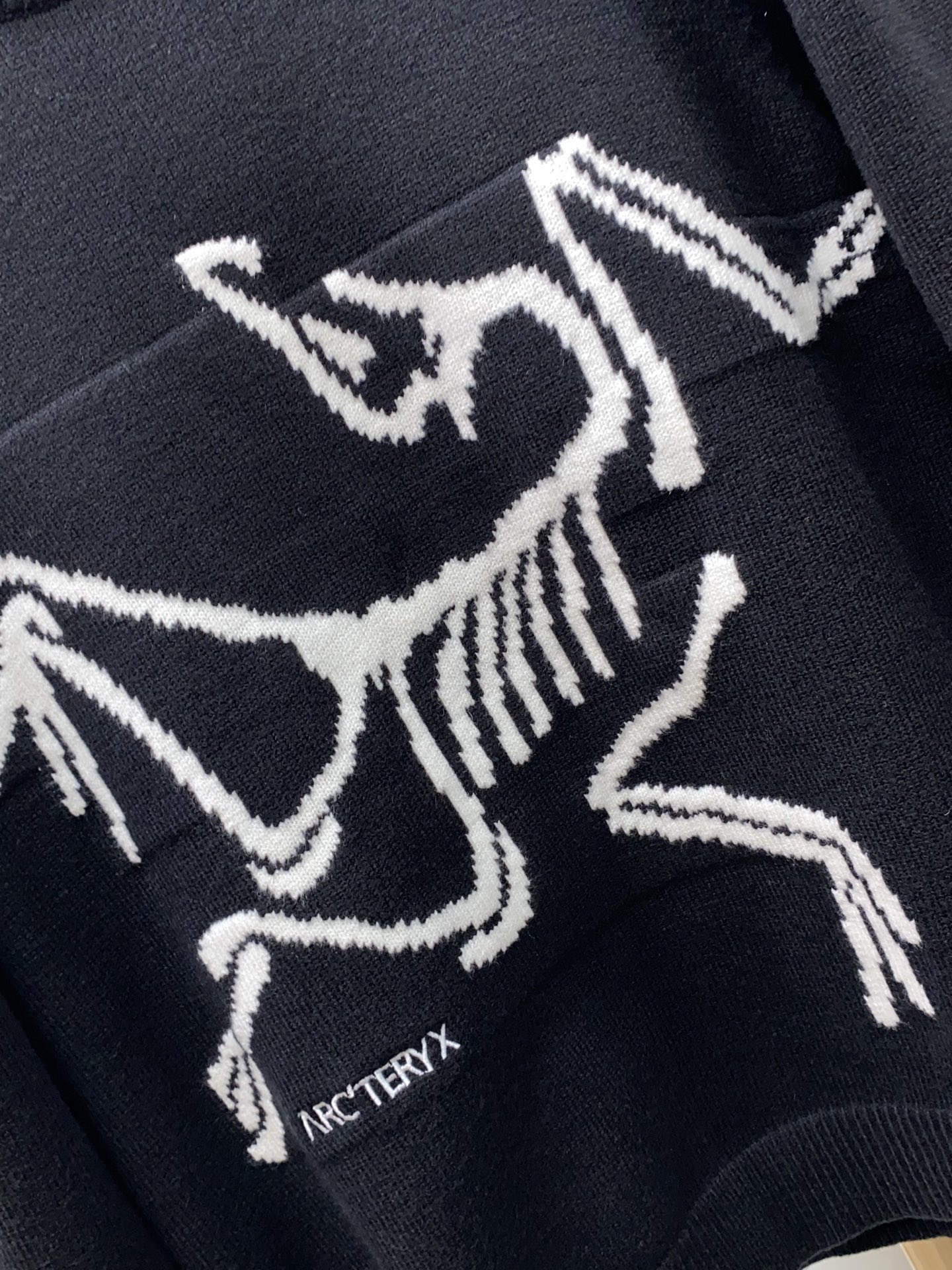 始祖鸟 2025秋冬新款简约百搭款羊毛混纺长袖毛衣 精致工艺专柜面料，顶级元素融合打造，潮男时尚，无论是