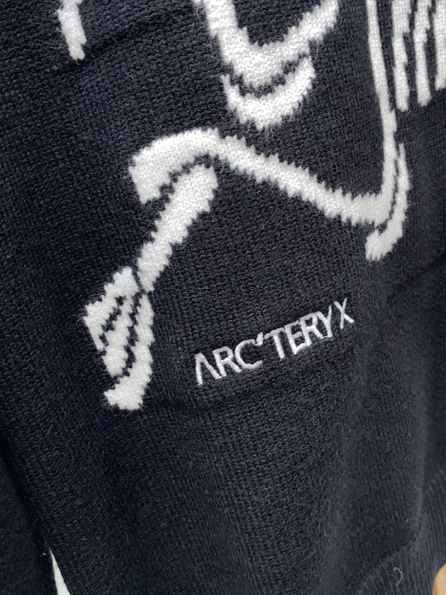 始祖鸟 2025秋冬新款简约百搭款羊毛混纺长袖毛衣 精致工艺专柜面料，顶级元素融合打造，潮男时尚，无论是