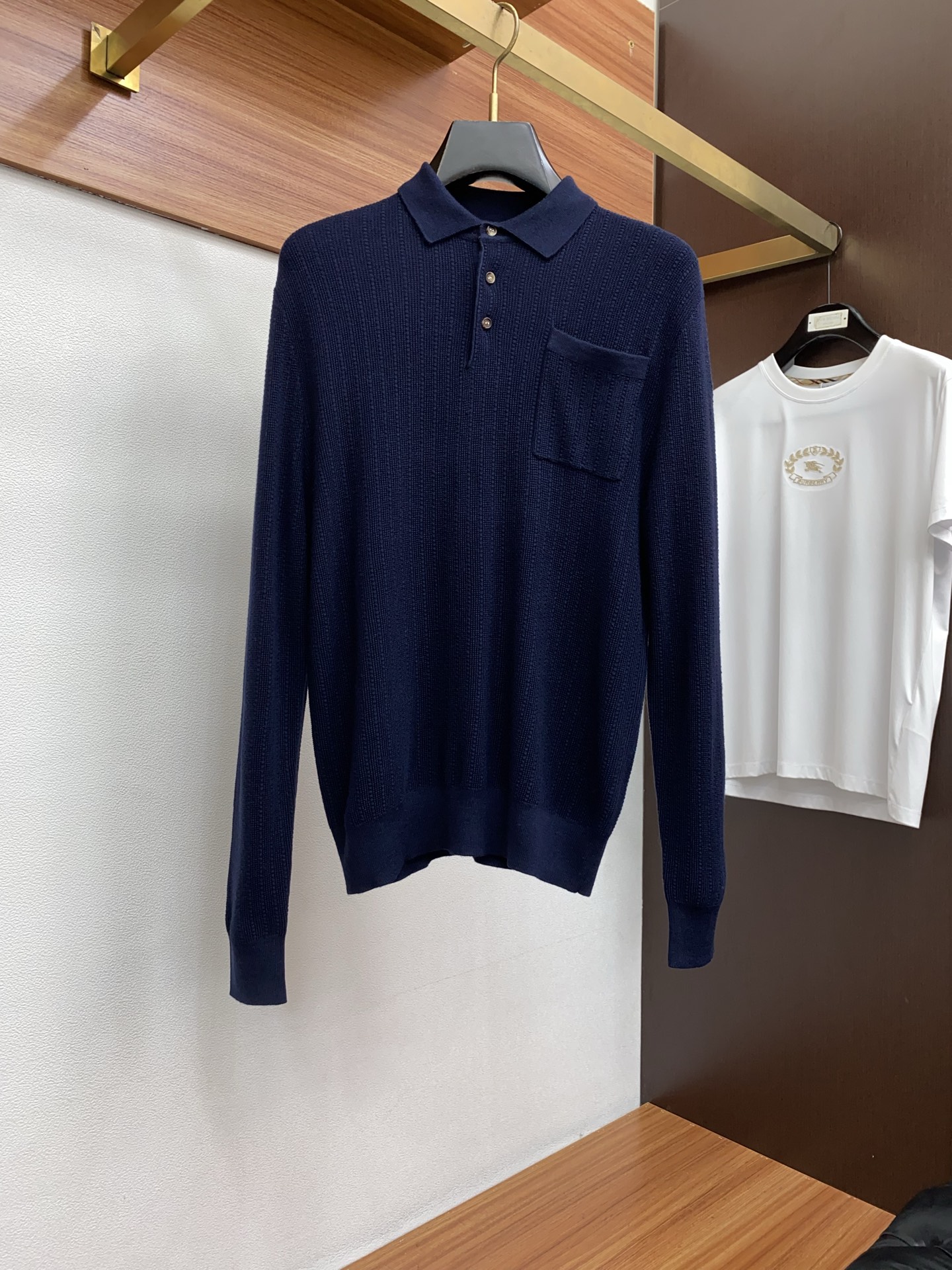 BC 老钱经典永驻绅士雅韵Polo衫毛衣，有线条勾勒提花工艺，在男士衣橱中，总有一些单品能够跨越季节与潮