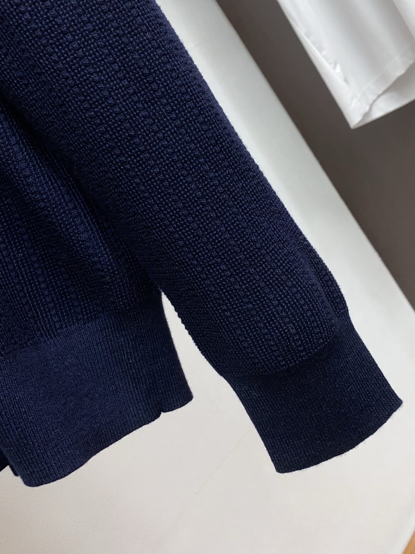 BC 老钱经典永驻绅士雅韵Polo衫毛衣，有线条勾勒提花工艺，在男士衣橱中，总有一些单品能够跨越季节与潮