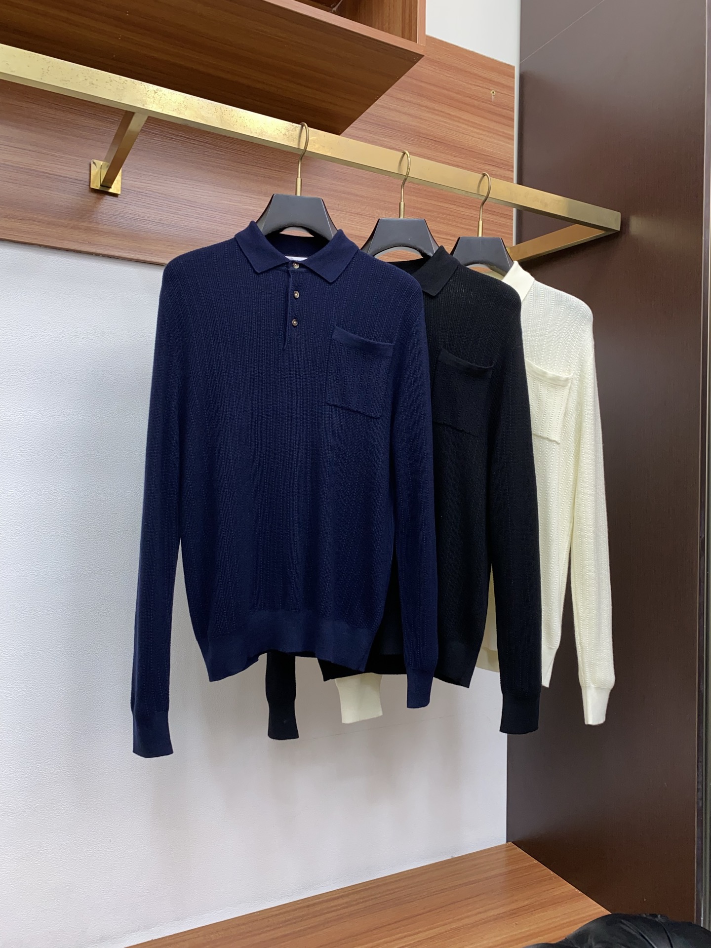 BC 老钱经典永驻绅士雅韵Polo衫毛衣，有线条勾勒提花工艺，在男士衣橱中，总有一些单品能够跨越季节与潮