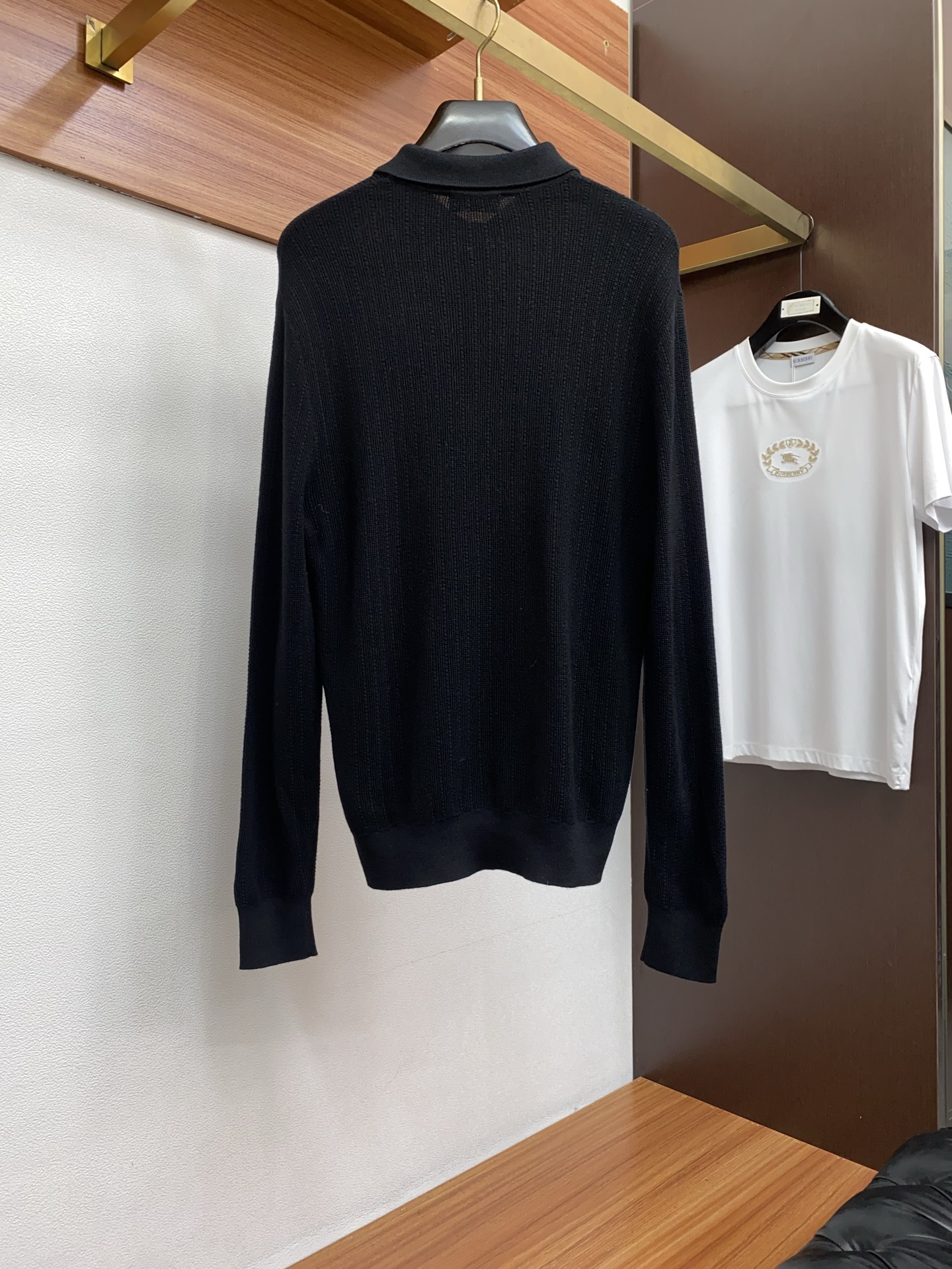 BC 老钱经典永驻绅士雅韵Polo衫毛衣，有线条勾勒提花工艺，在男士衣橱中，总有一些单品能够跨越季节与潮