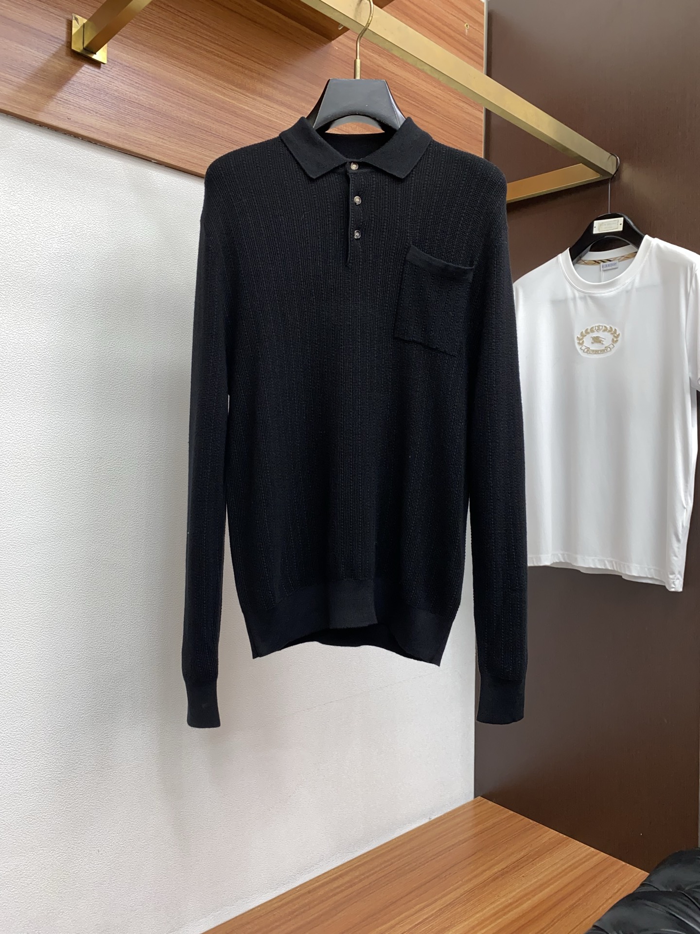 BC 老钱经典永驻绅士雅韵Polo衫毛衣，有线条勾勒提花工艺，在男士衣橱中，总有一些单品能够跨越季节与潮