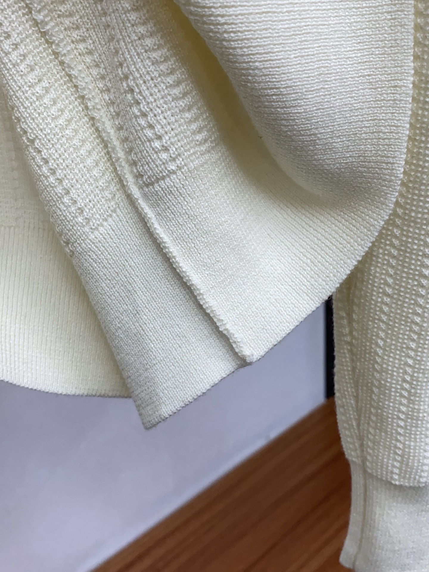 BC 老钱经典永驻绅士雅韵Polo衫毛衣，有线条勾勒提花工艺，在男士衣橱中，总有一些单品能够跨越季节与潮