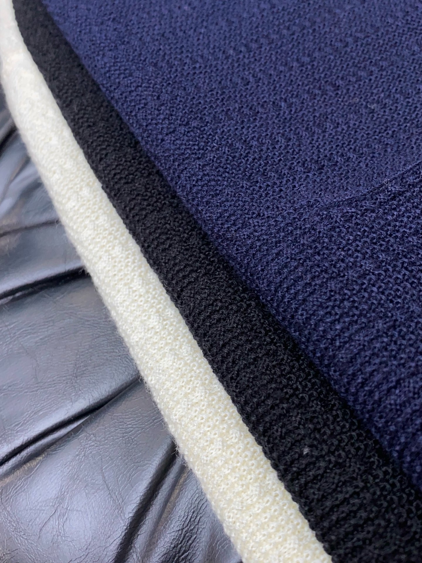 BC 老钱经典永驻绅士雅韵Polo衫毛衣，有线条勾勒提花工艺，在男士衣橱中，总有一些单品能够跨越季节与潮