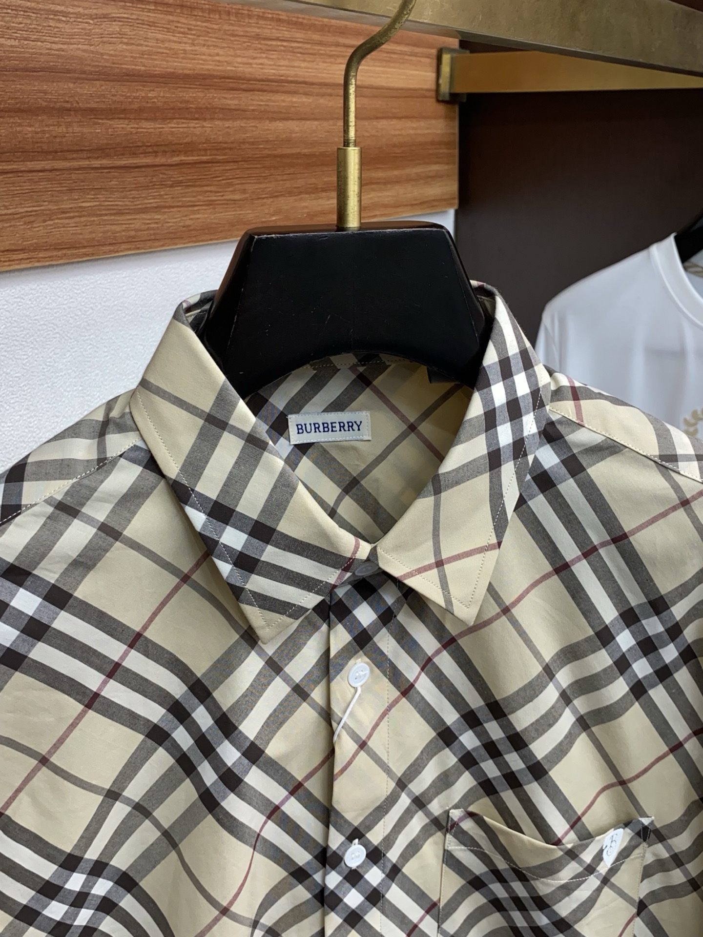 巴宝莉 2025 新款衬衫纯棉定制面料 亲肤舒适柔软透气！衬衫绝对是男士必备品 配西装配T恤又或是单穿，