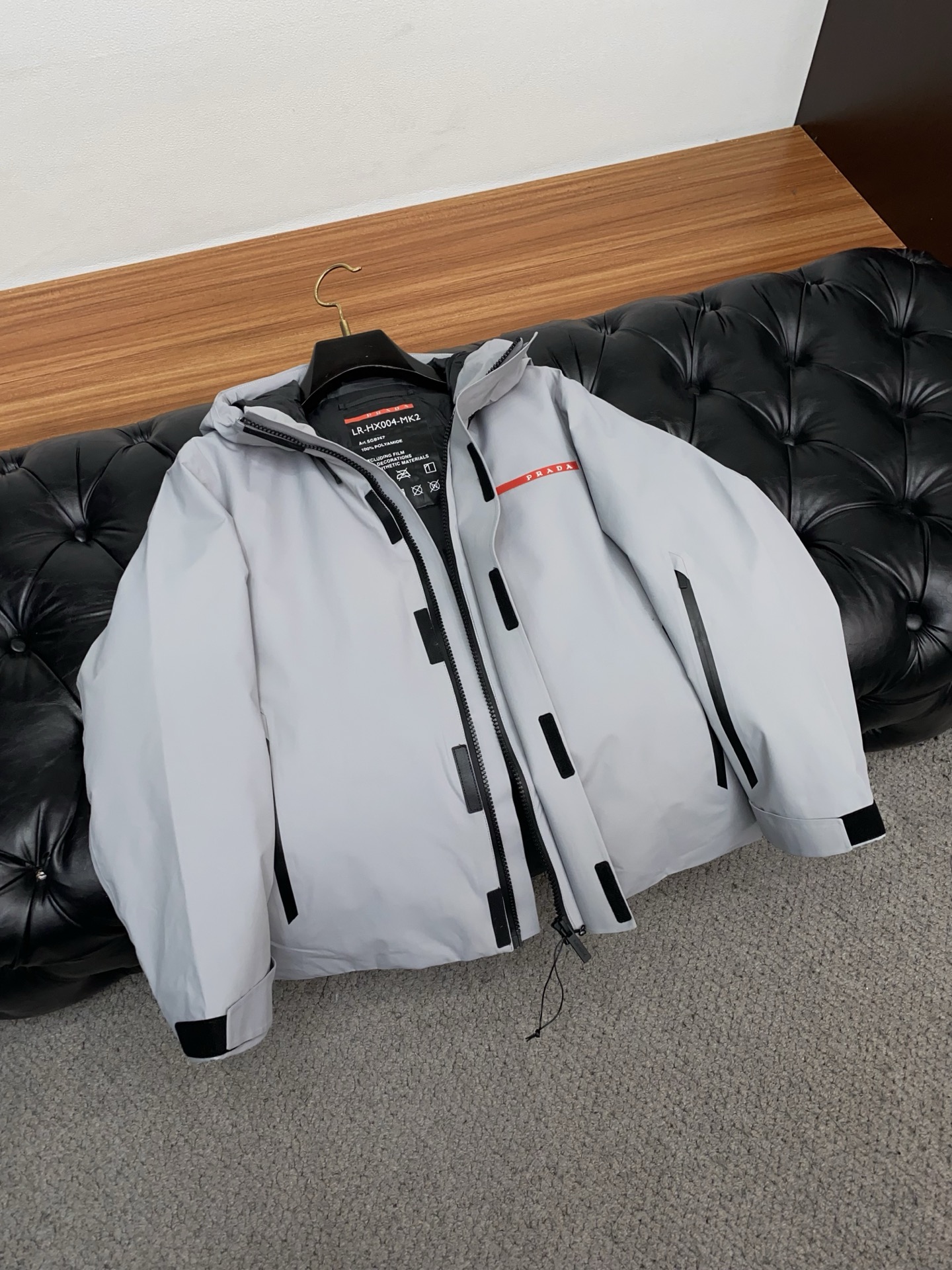 普拉达 25秋冬男士时尚羽绒服 轻奢时尚休闲风格，轻盈保暖柔软！低调系列时尚百搭，就是有型！香港贸易订单