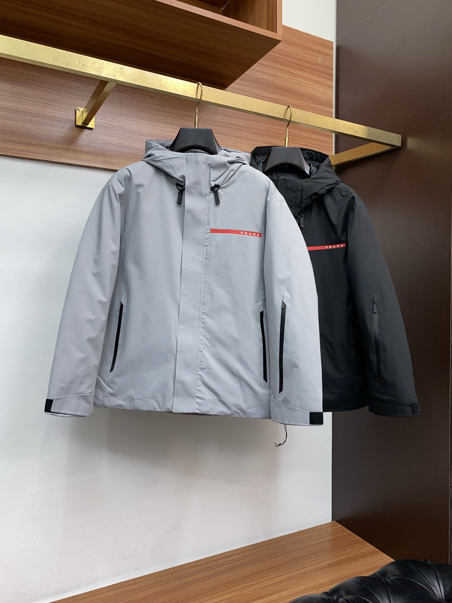 普拉达 25秋冬男士时尚羽绒服 轻奢时尚休闲风格，轻盈保暖柔软！低调系列时尚百搭，就是有型！香港贸易订单