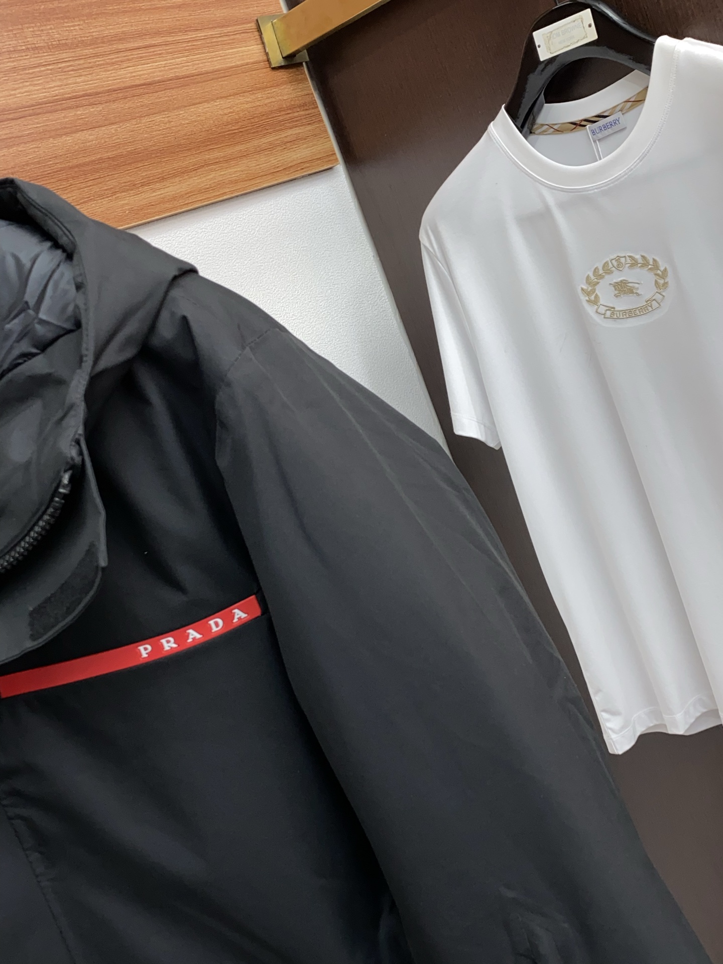 普拉达 25秋冬男士时尚羽绒服 轻奢时尚休闲风格，轻盈保暖柔软！低调系列时尚百搭，就是有型！香港贸易订单