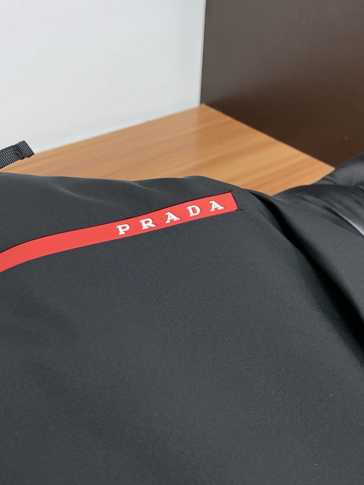 普拉达 25秋冬男士时尚羽绒服 轻奢时尚休闲风格，轻盈保暖柔软！低调系列时尚百搭，就是有型！香港贸易订单