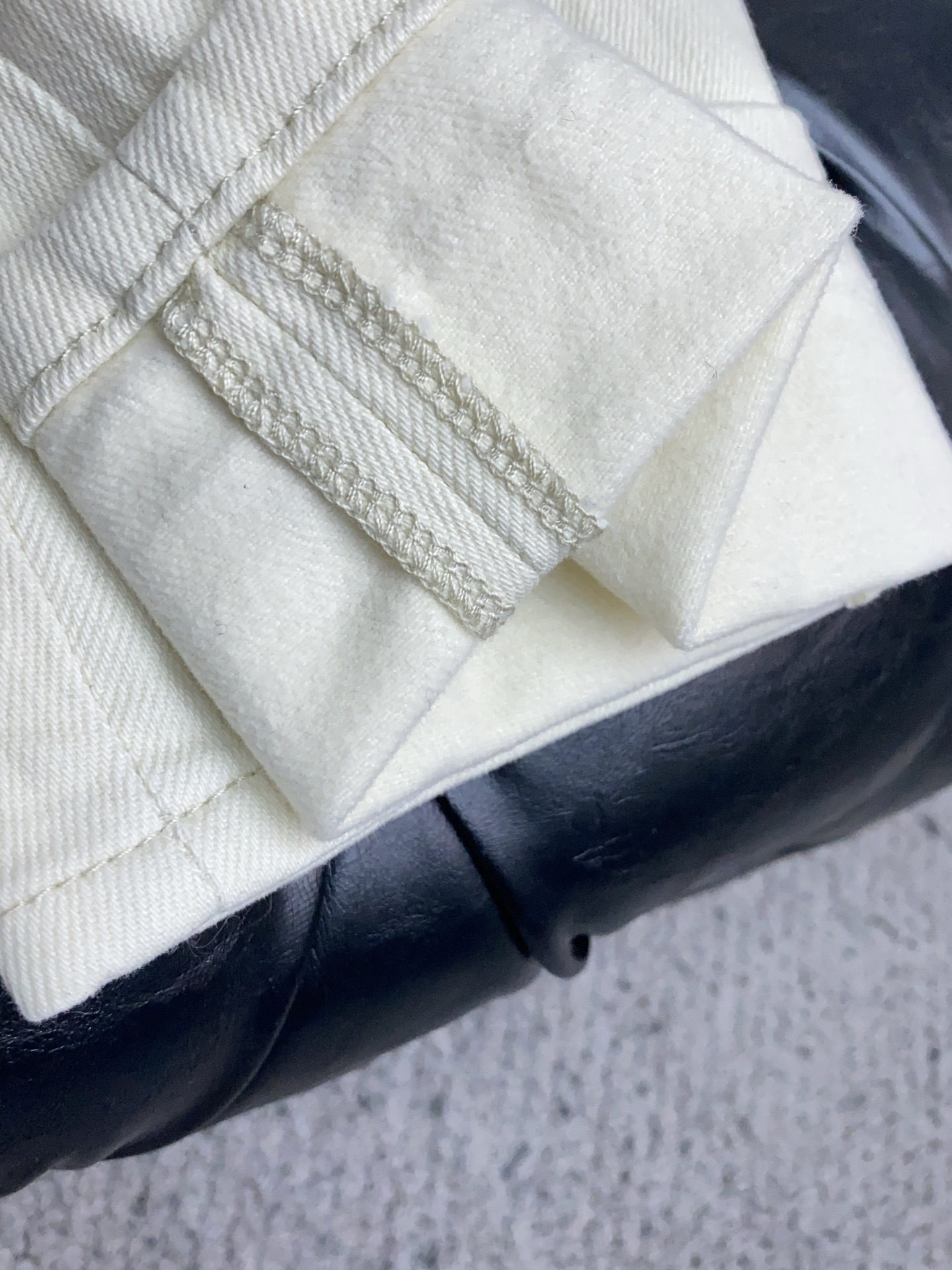 菲拉格慕 25新款 市场独家订制进口加厚拉绒丹宁牛仔面料 稀缺面料 超级舒服 工艺复杂四季款牛仔裤 针织