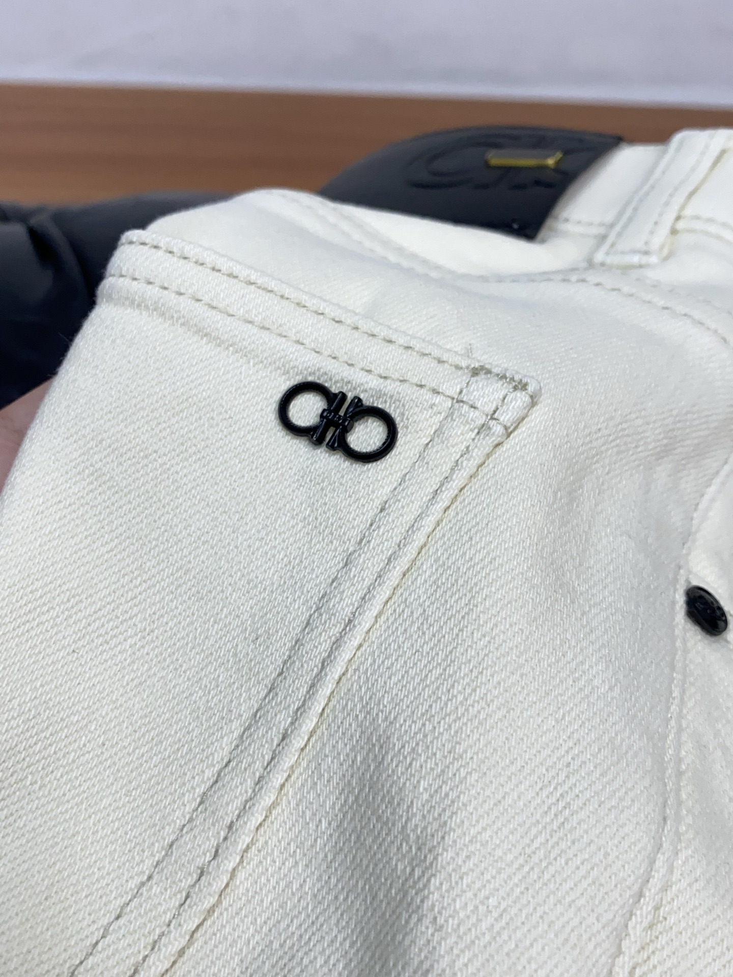 菲拉格慕 25新款 市场独家订制进口加厚拉绒丹宁牛仔面料 稀缺面料 超级舒服 工艺复杂四季款牛仔裤 针织