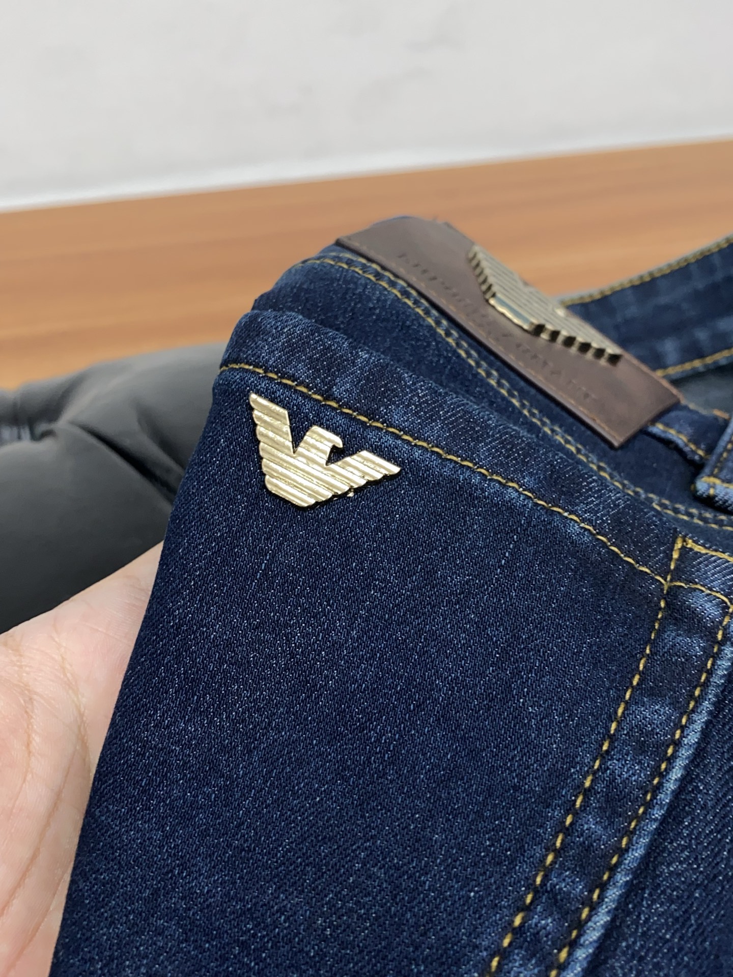 阿玛尼 25新款 市场独家订制 修身 进口加厚加绒丹宁牛仔面料 稀缺面料 超级舒服 工艺复杂四季款牛仔裤