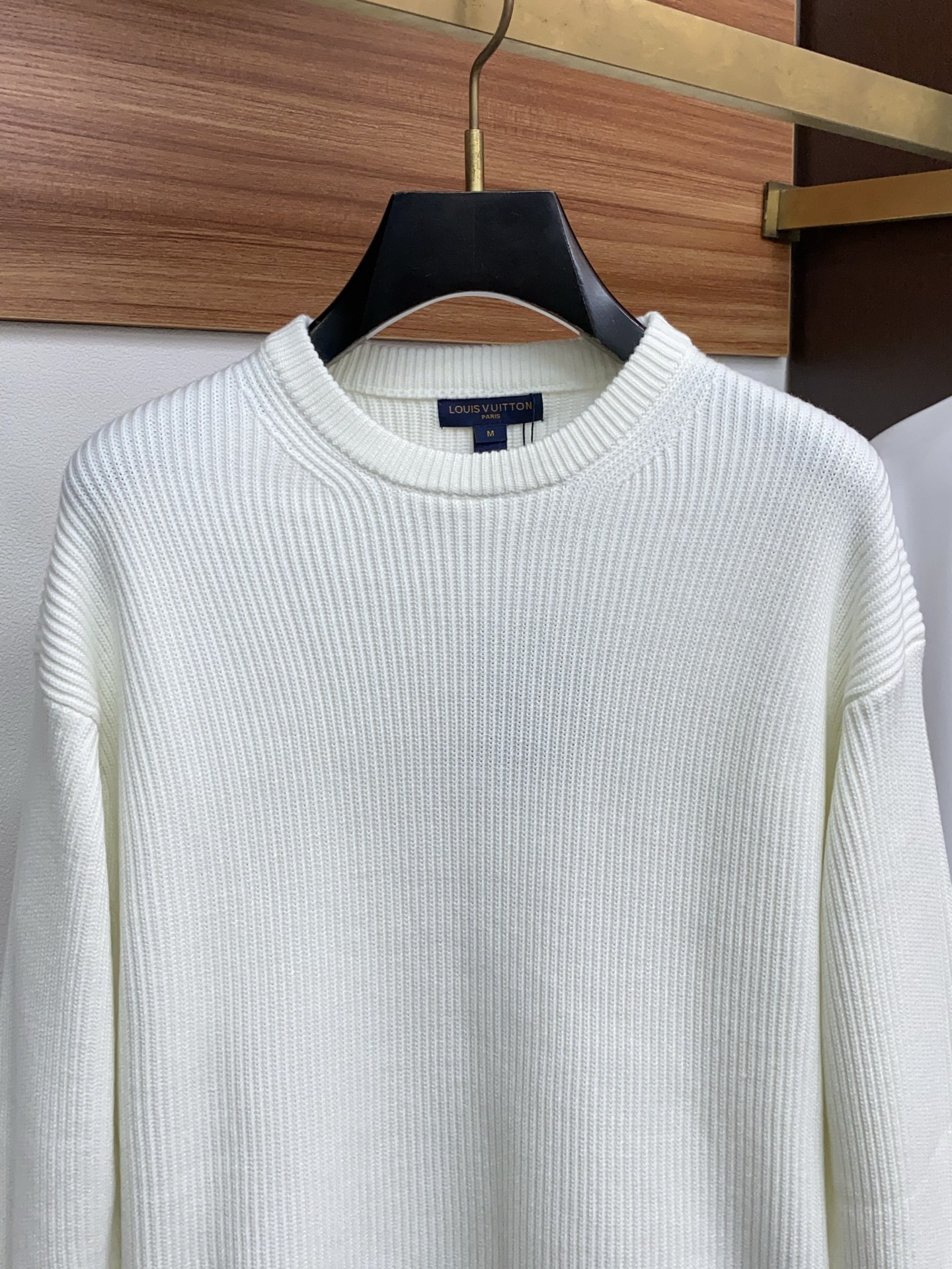 1v路易威登 重磅推荐！2025aw秋冬新款圆领毛衣 专柜同步 时尚经典基础款针织衫 秋冬必备款 采用针