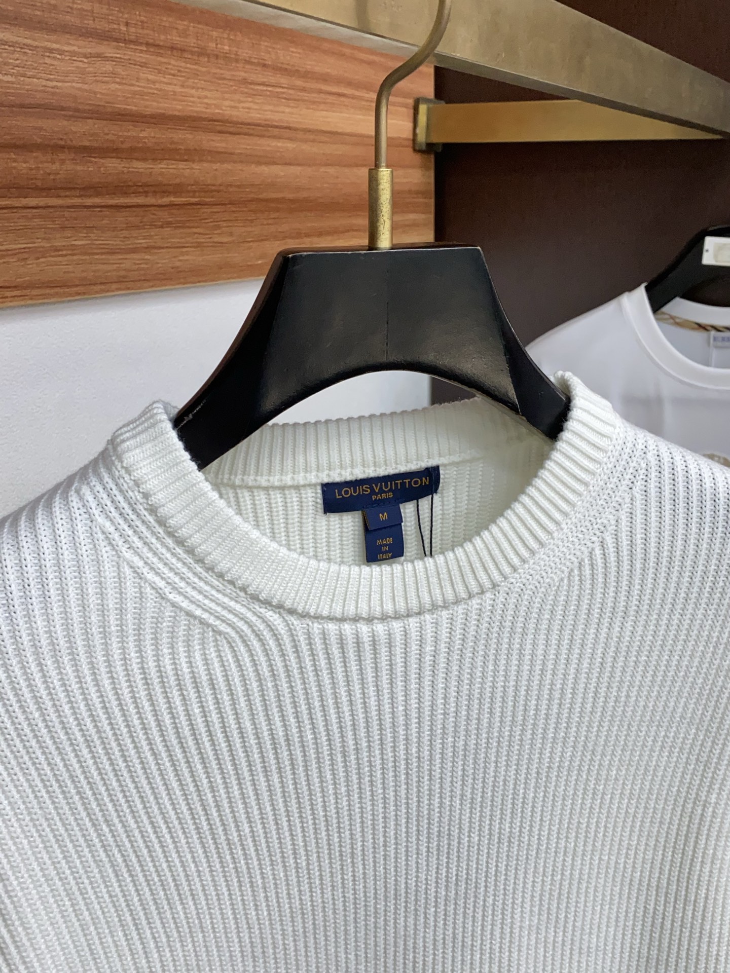 1v路易威登 重磅推荐！2025aw秋冬新款圆领毛衣 专柜同步 时尚经典基础款针织衫 秋冬必备款 采用针