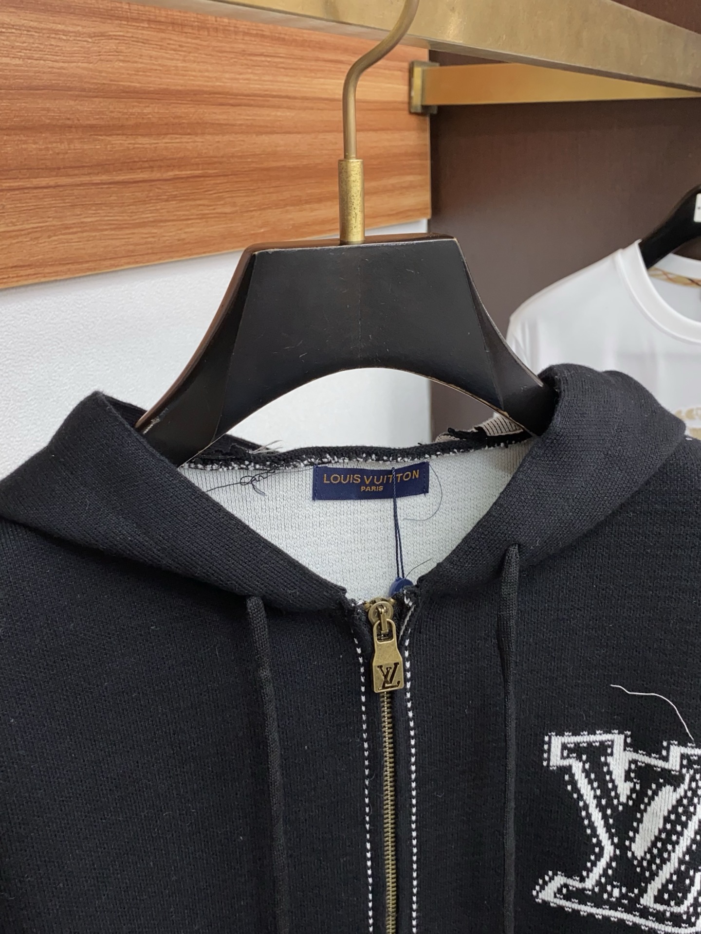 1v 路易威登 2025aw秋冬新款 专柜同步 时尚经典基础款羊毛混纺针织加厚拉链毛衣开衫 秋冬必备款 