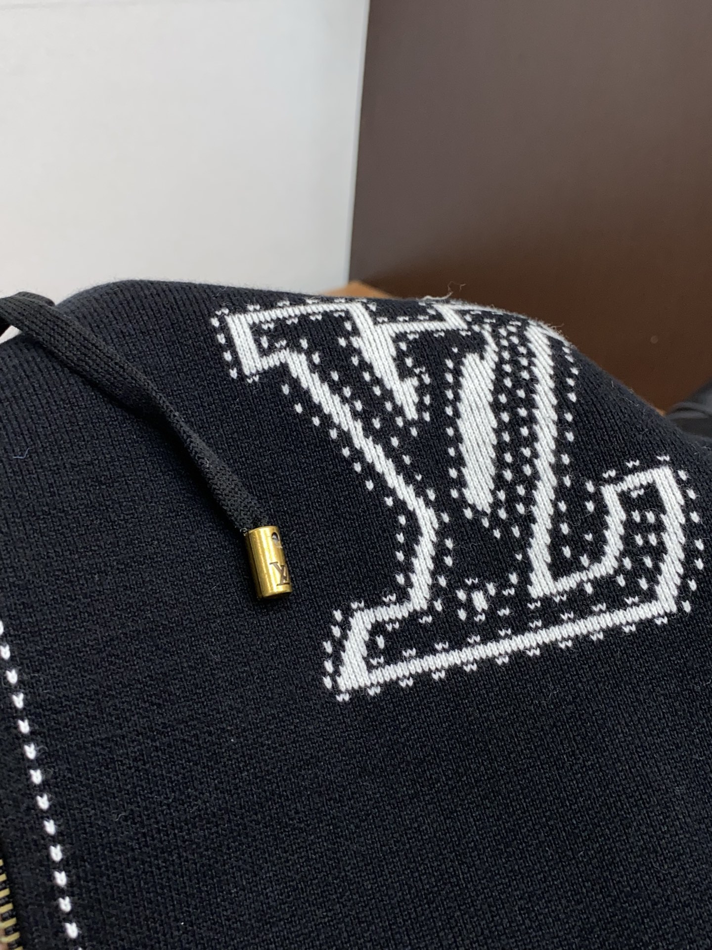 1v 路易威登 2025aw秋冬新款 专柜同步 时尚经典基础款羊毛混纺针织加厚拉链毛衣开衫 秋冬必备款 