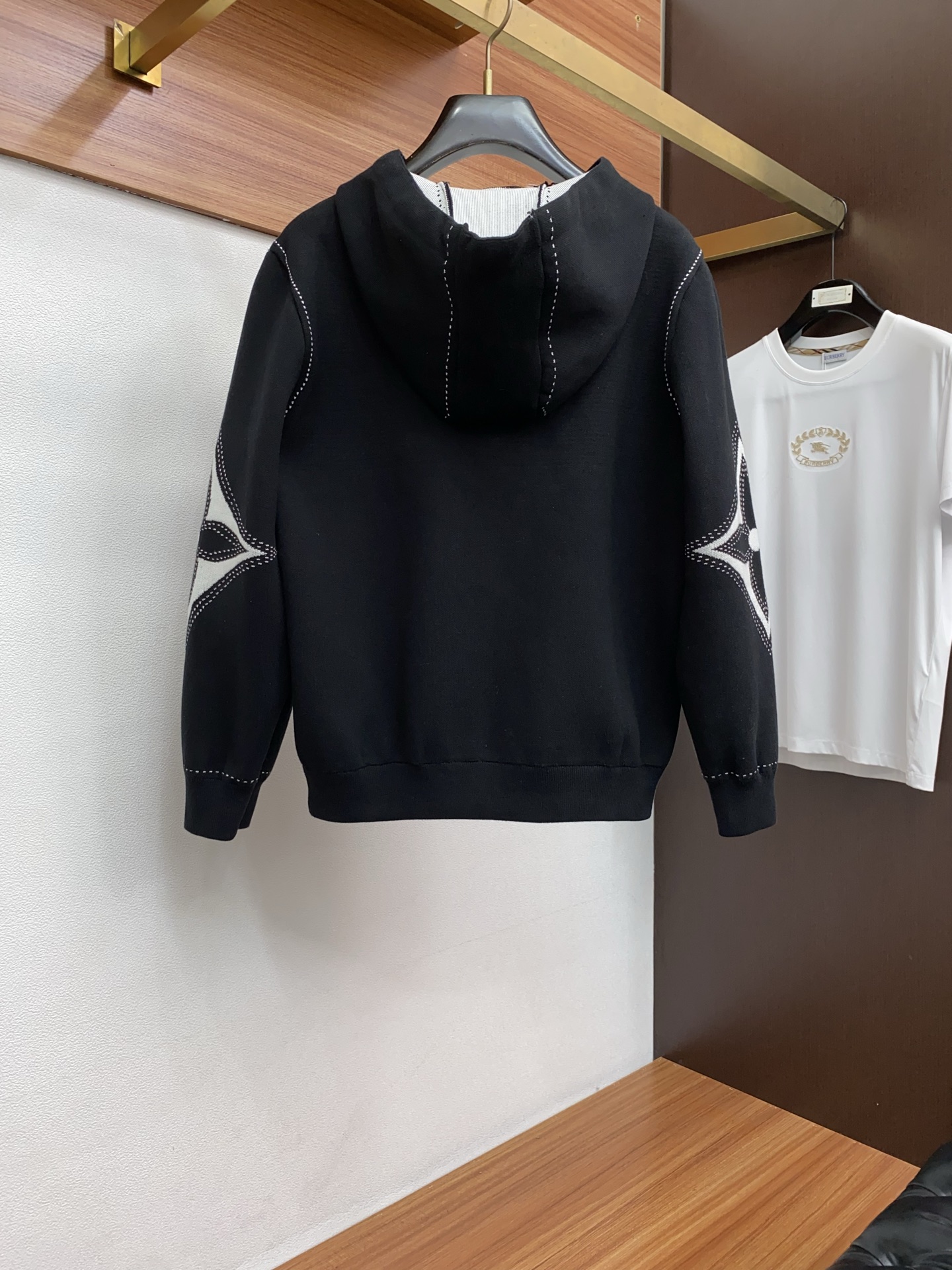 1v 路易威登 2025aw秋冬新款 专柜同步 时尚经典基础款羊毛混纺针织加厚拉链毛衣开衫 秋冬必备款 