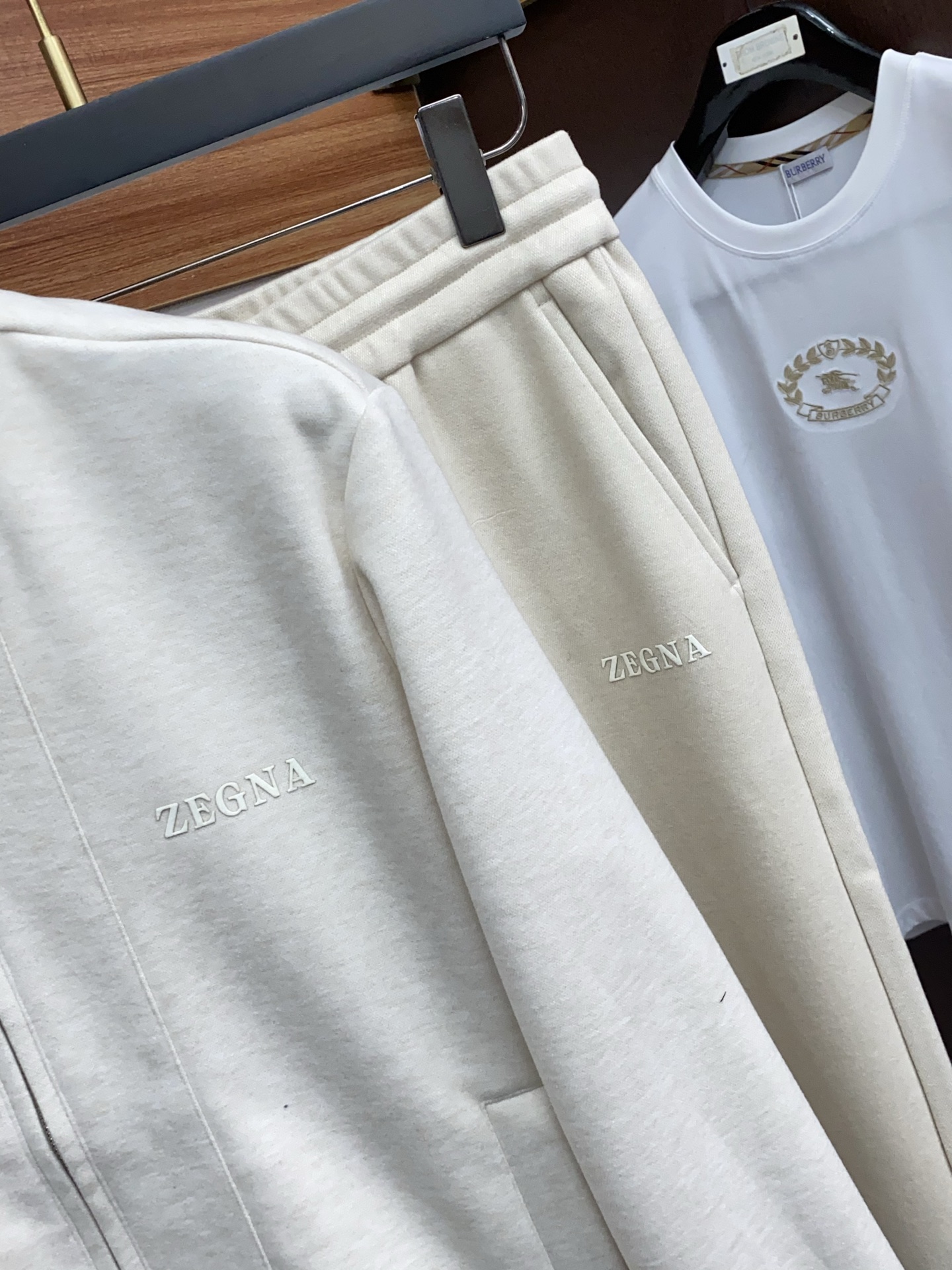 杰尼亚 男士休闲套装 时尚长袖拉链外套套装臻选高端弹力卫衣料面料，手感软糯！质感细腻，无痕防尘免烫立体有