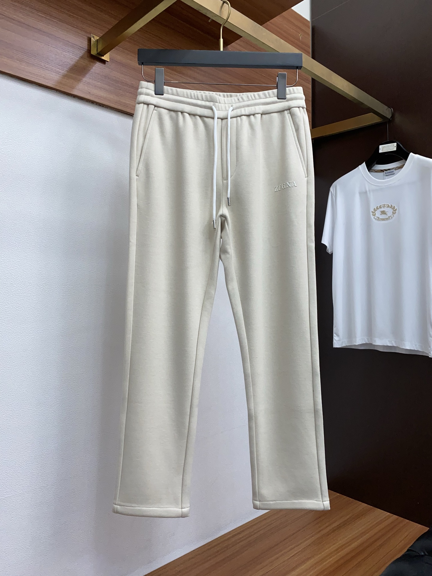 杰尼亚 男士休闲套装 时尚长袖拉链外套套装臻选高端弹力卫衣料面料，手感软糯！质感细腻，无痕防尘免烫立体有