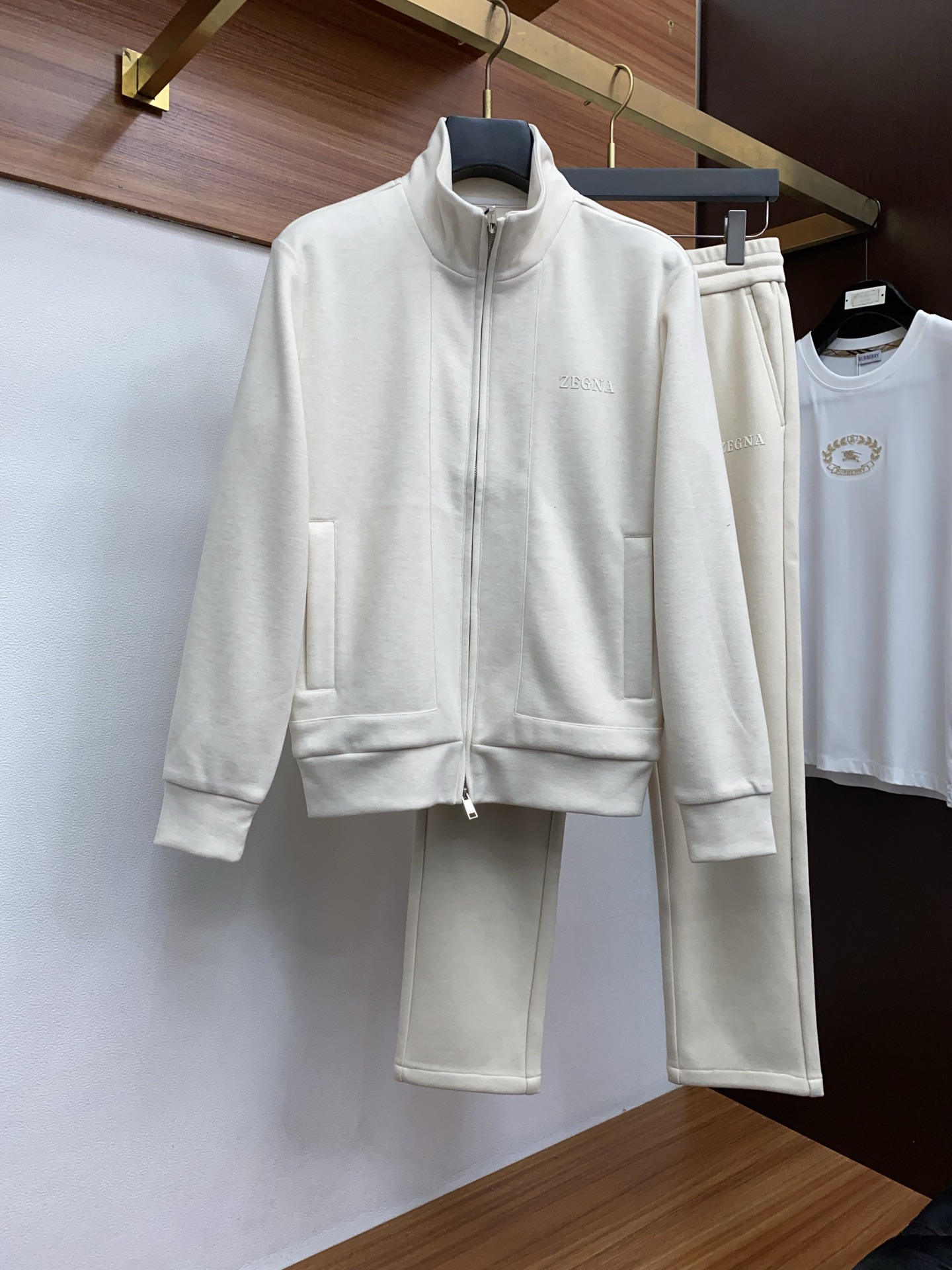 杰尼亚 男士休闲套装 时尚长袖拉链外套套装臻选高端弹力卫衣料面料，手感软糯！质感细腻，无痕防尘免烫立体有