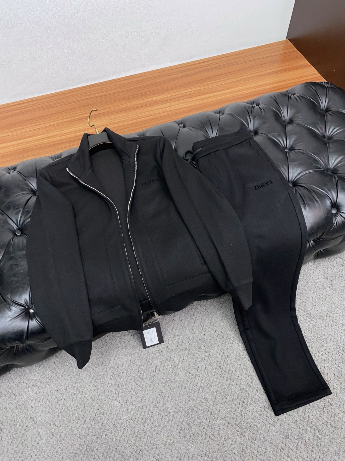 杰尼亚 男士休闲套装 时尚长袖拉链外套套装臻选高端弹力卫衣料面料，手感软糯！质感细腻，无痕防尘免烫立体有