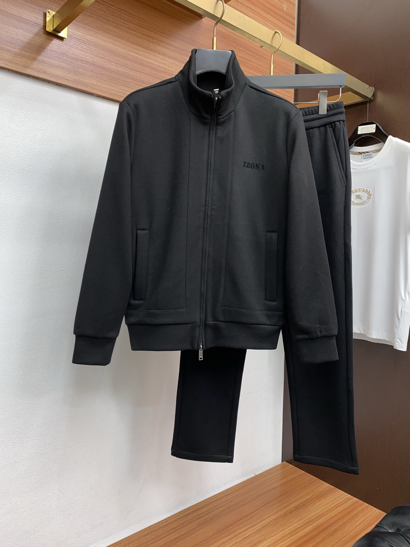 杰尼亚 男士休闲套装 时尚长袖拉链外套套装臻选高端弹力卫衣料面料，手感软糯！质感细腻，无痕防尘免烫立体有