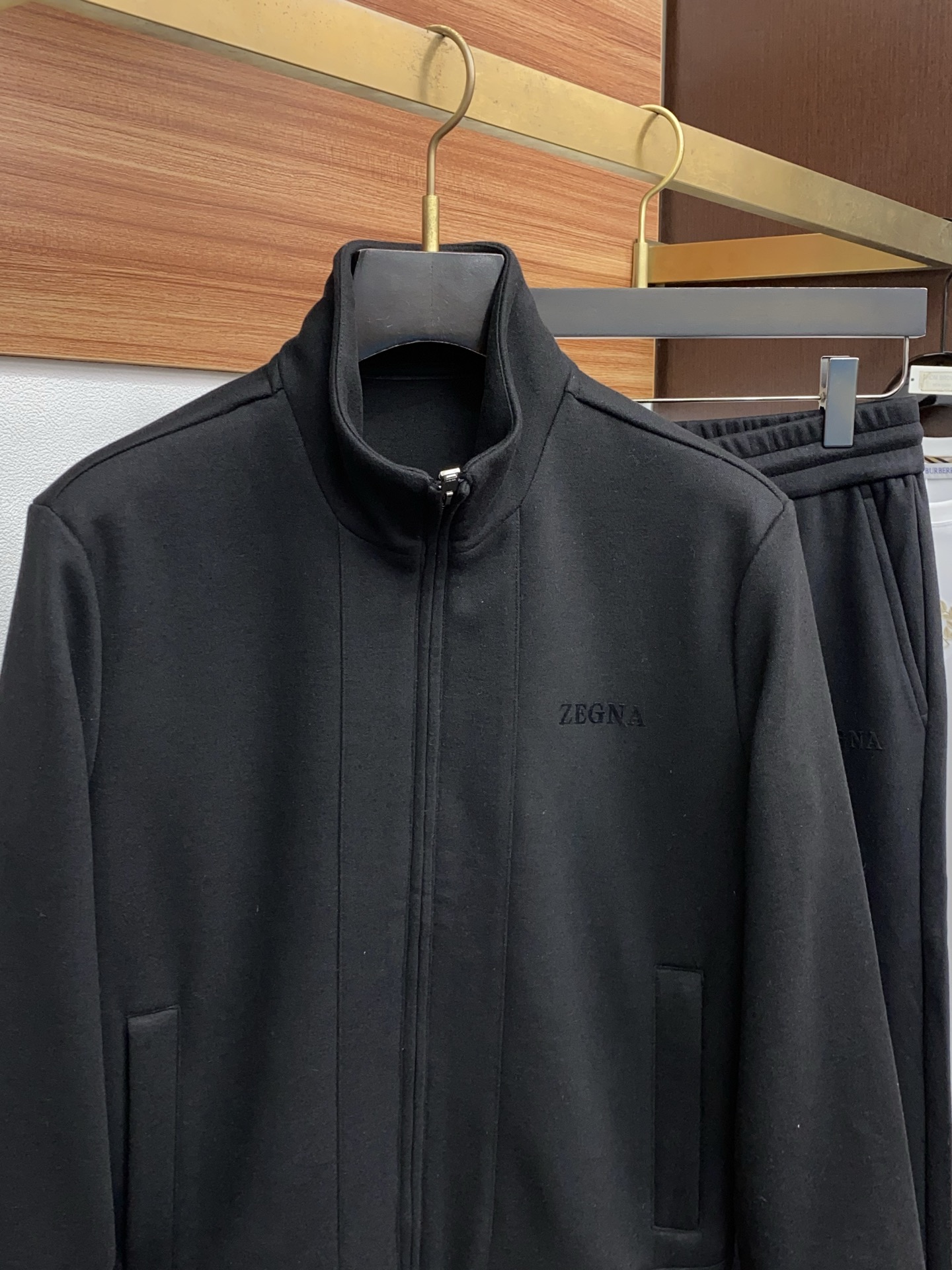 杰尼亚 男士休闲套装 时尚长袖拉链外套套装臻选高端弹力卫衣料面料，手感软糯！质感细腻，无痕防尘免烫立体有