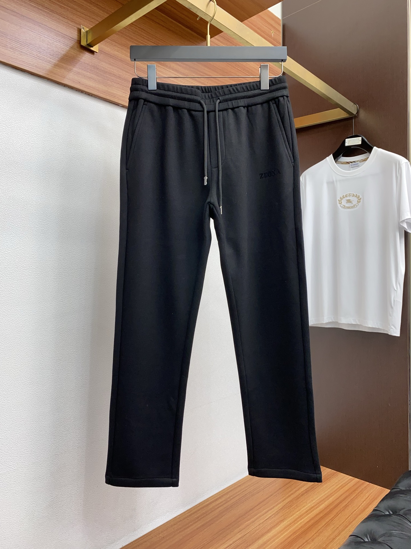 杰尼亚 男士休闲套装 时尚长袖拉链外套套装臻选高端弹力卫衣料面料，手感软糯！质感细腻，无痕防尘免烫立体有