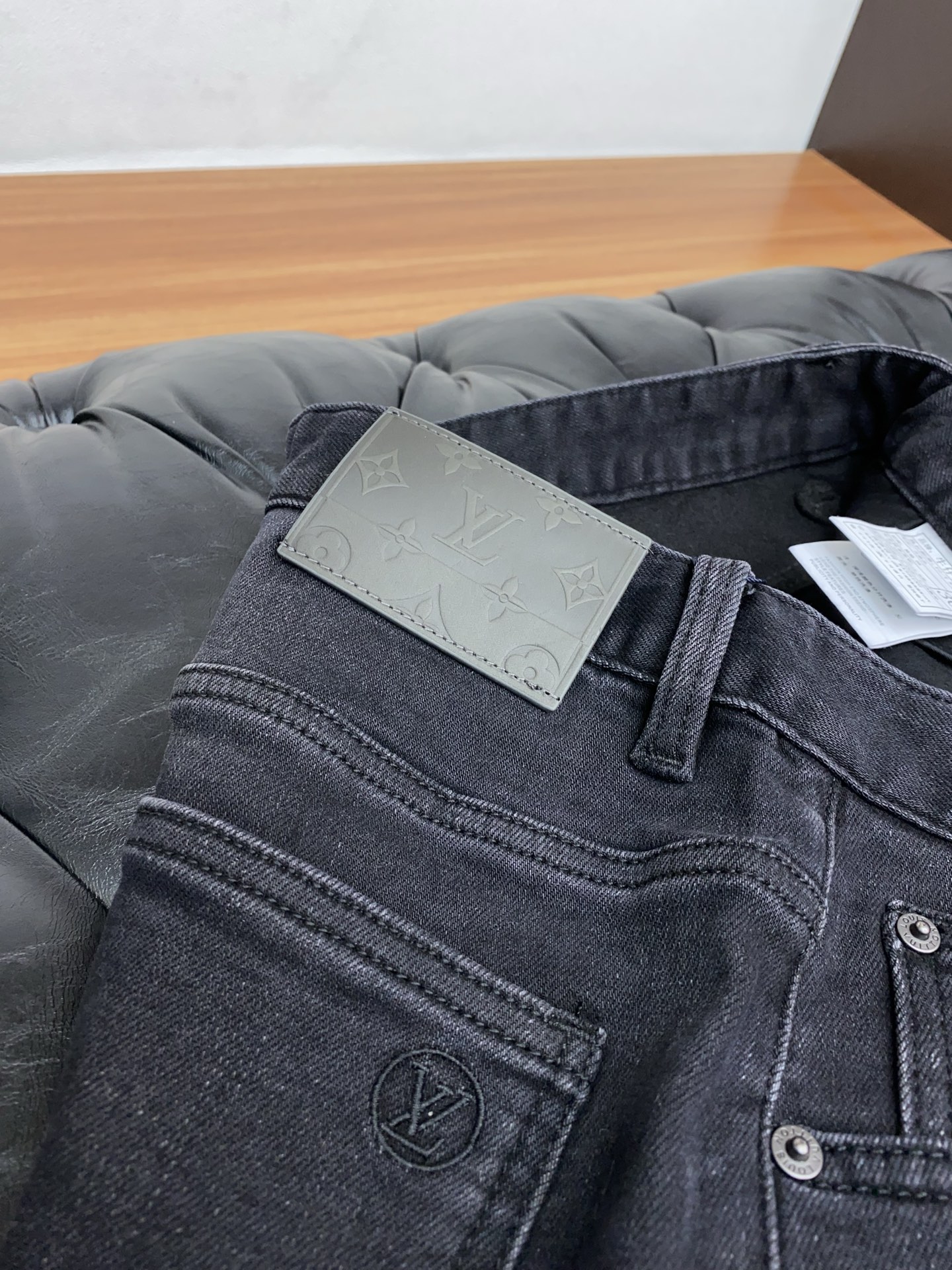 1v路易威登 25新款 市场独家订制进口加厚拉绒丹宁牛仔面料 稀缺面料 超级舒服 工艺复杂四季款牛仔裤 